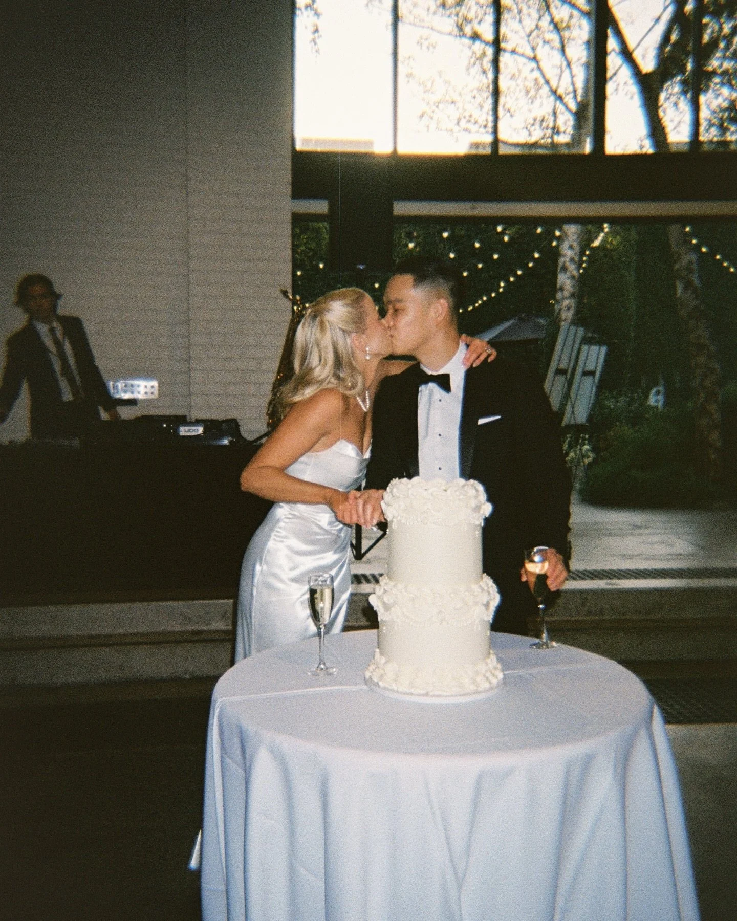 details on film &mdash; estelle &amp; roger ❣️

#loveonfilm #35mmfilm #weddingfilm #weddingcontent 
Wedding content, bridal bts, wedding content creation, Love on film, 35mm film, wedding film,