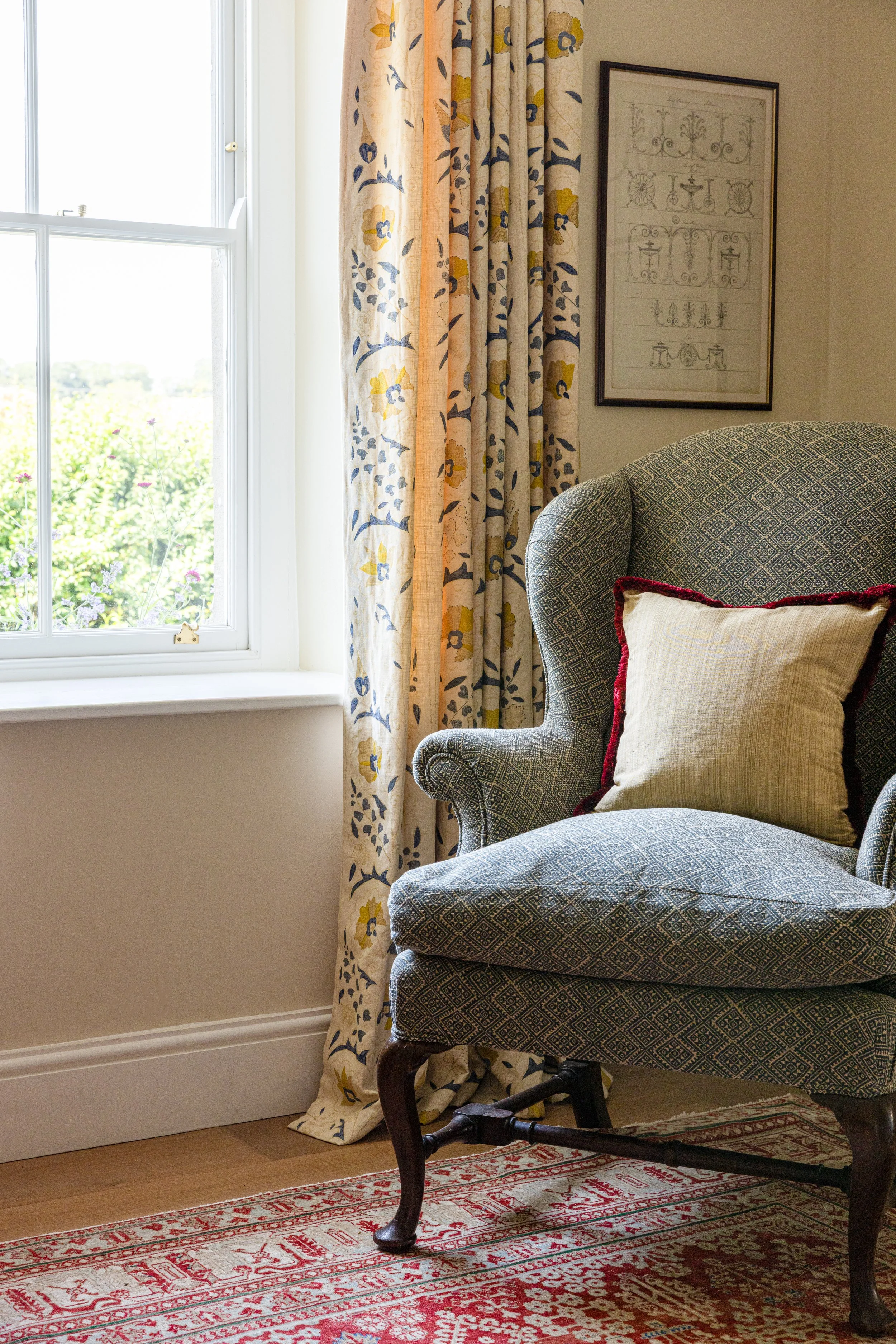 sittingroom4-hi.jpg