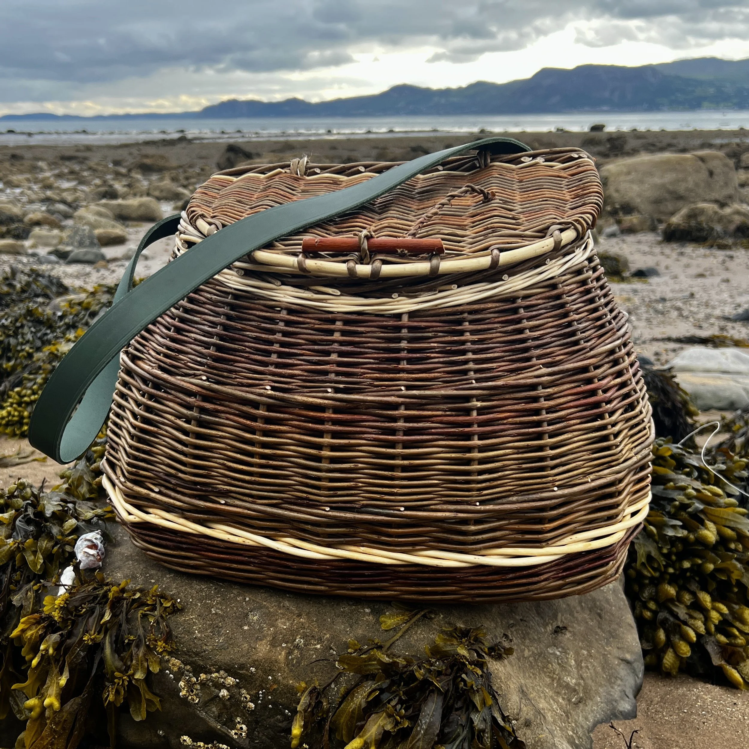 Large fishing creel basket