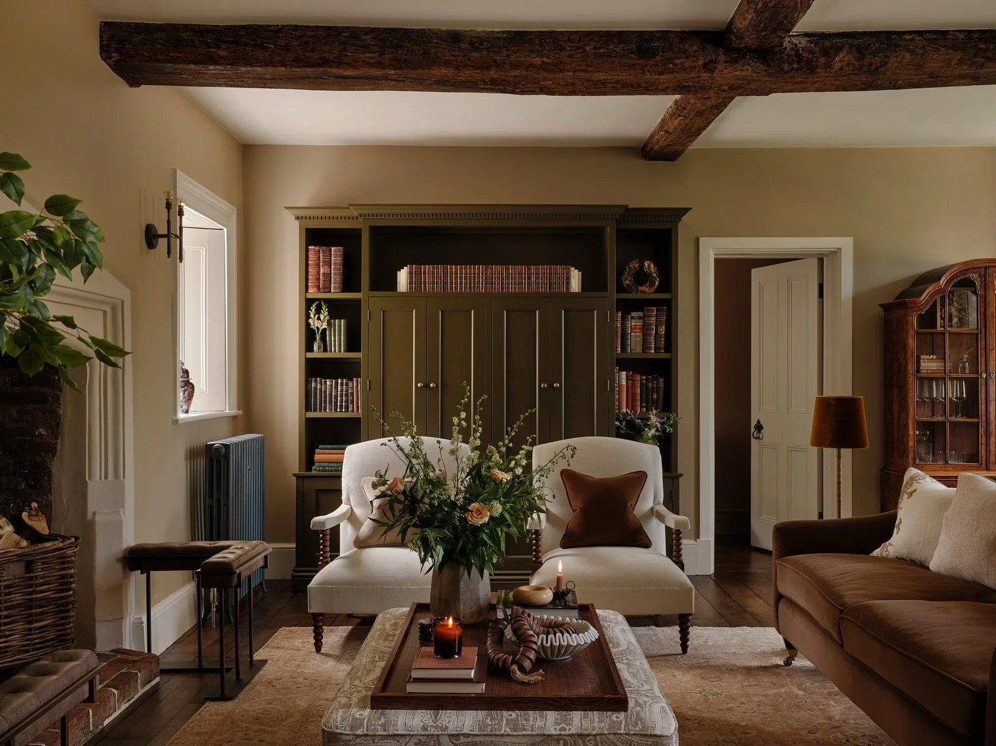 Where old meets new 🌱

Interior Design: @caisley_interiors 
📸: @astridtemplier 

#Caisley #ASenseOfHome #HistoricHomes