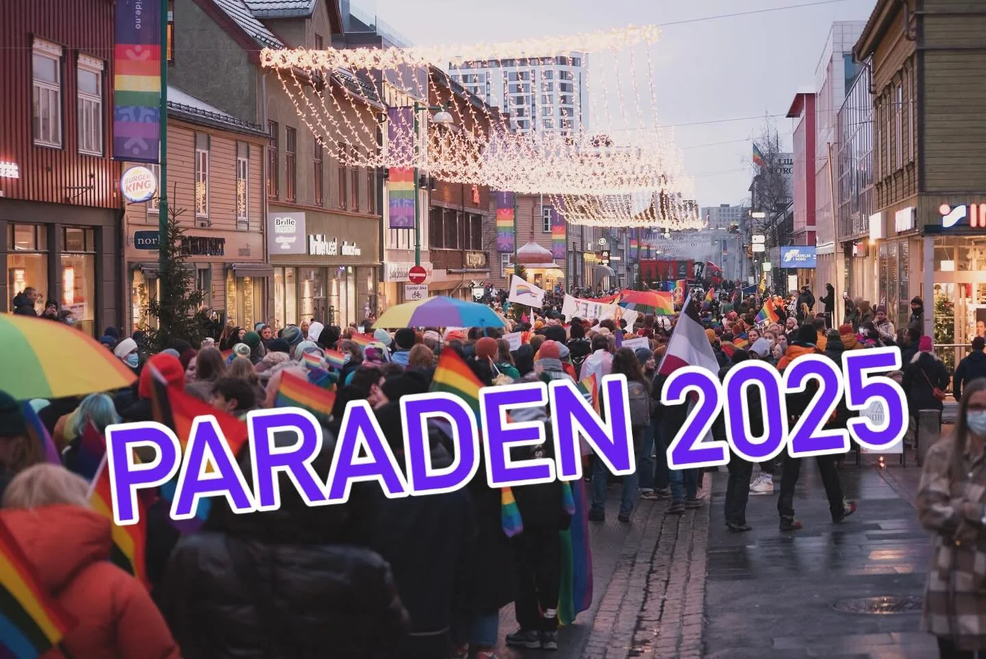 L&oslash;rdag 15. november kl. 14.00: Bli med oss &aring; g&aring; i paraden fra H&aring;logaland Teater - gjennom Troms&oslash; sentrum! 

Paraden er det desidert st&oslash;rste arrangementet under Arctic Pride. I 2024 hadde paraden 11-13.000 deltag
