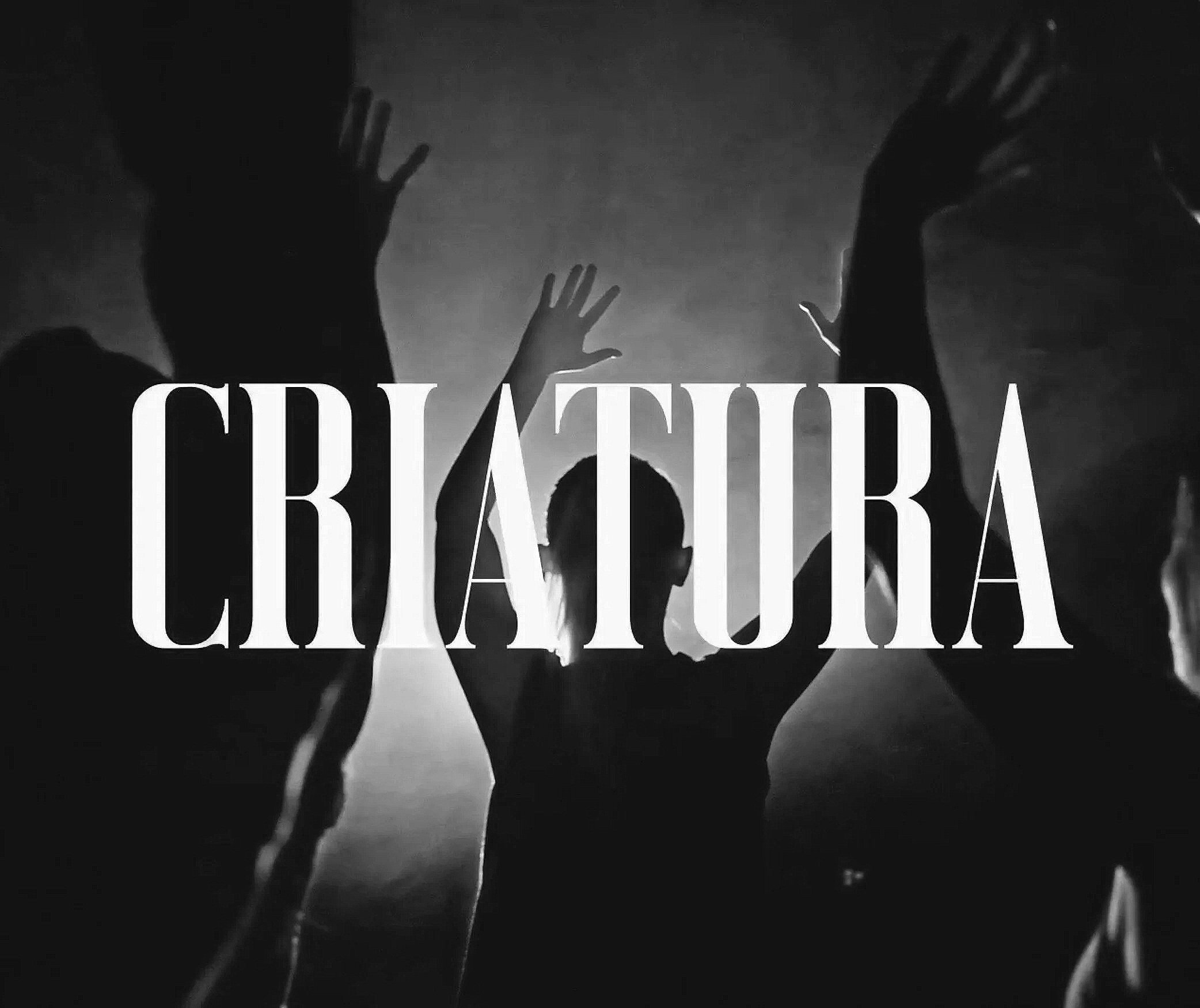 Silhouetten van dansende mensen met armen omhoog en de tekst 'CREATURA' eroverheen in grote letters.