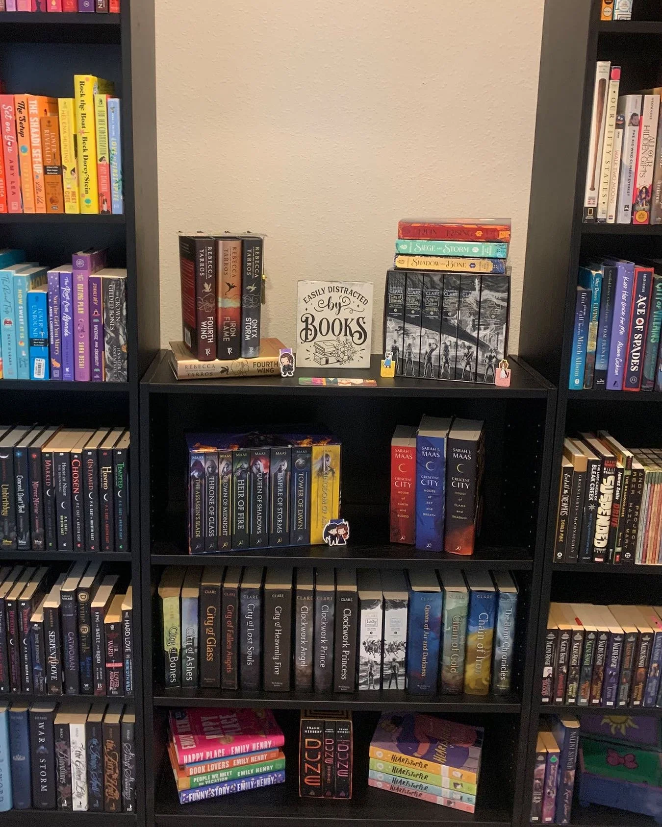 Book enthusiast? So are we! 📚

We&rsquo;re not just decluttering; we&rsquo;re creating systems that honor your passions (yes, even if it&rsquo;s a mild book-buying obsession 👀). Whether it&rsquo;s your kitchen, closet, or a color-coded library like