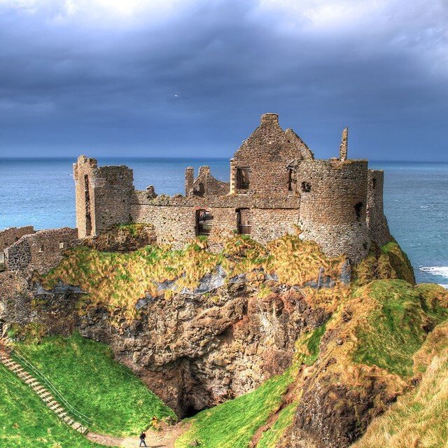 Check out our beautiful cottage at the Causeway Coast, surrounded by stunning views of the sea and countryside. Perfect for a relaxing getaway with friends or family. And don't miss the chance to visit the iconic Dunluce Castle, just a short drive aw