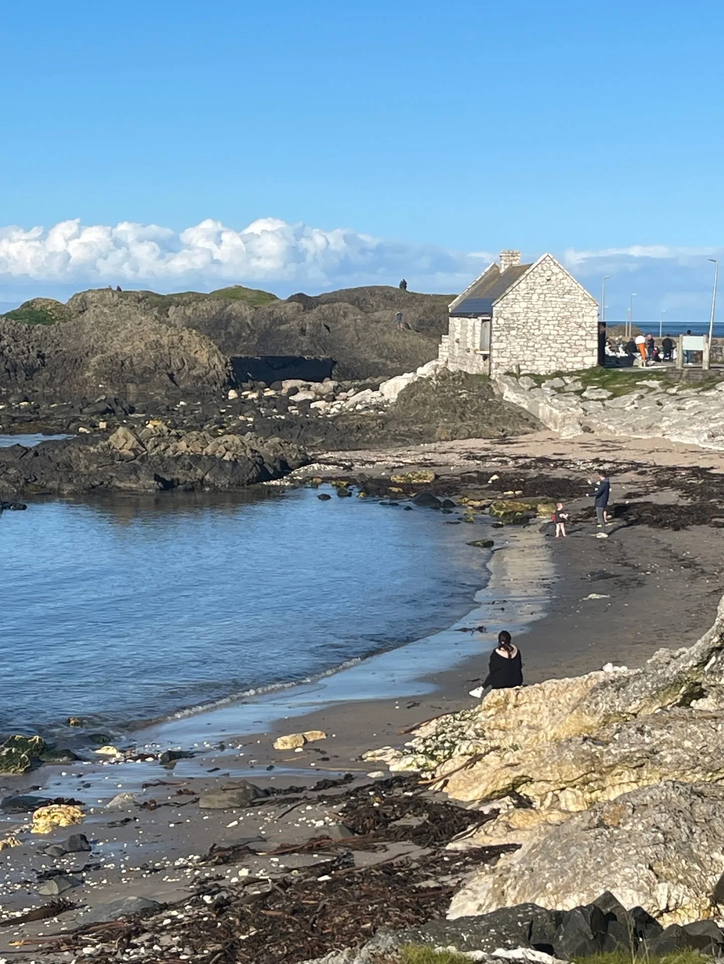 Enjoy the trip down to the small Ballintoy fishing harbour, which can be found less than a mile from the village and is steeped in Northern Ireland history, four miles from Isle Cottage. 😀