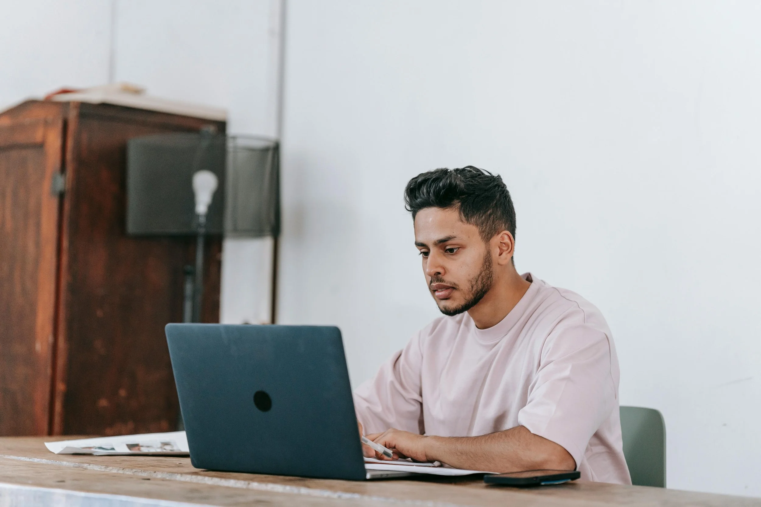 Man using a laptop computer