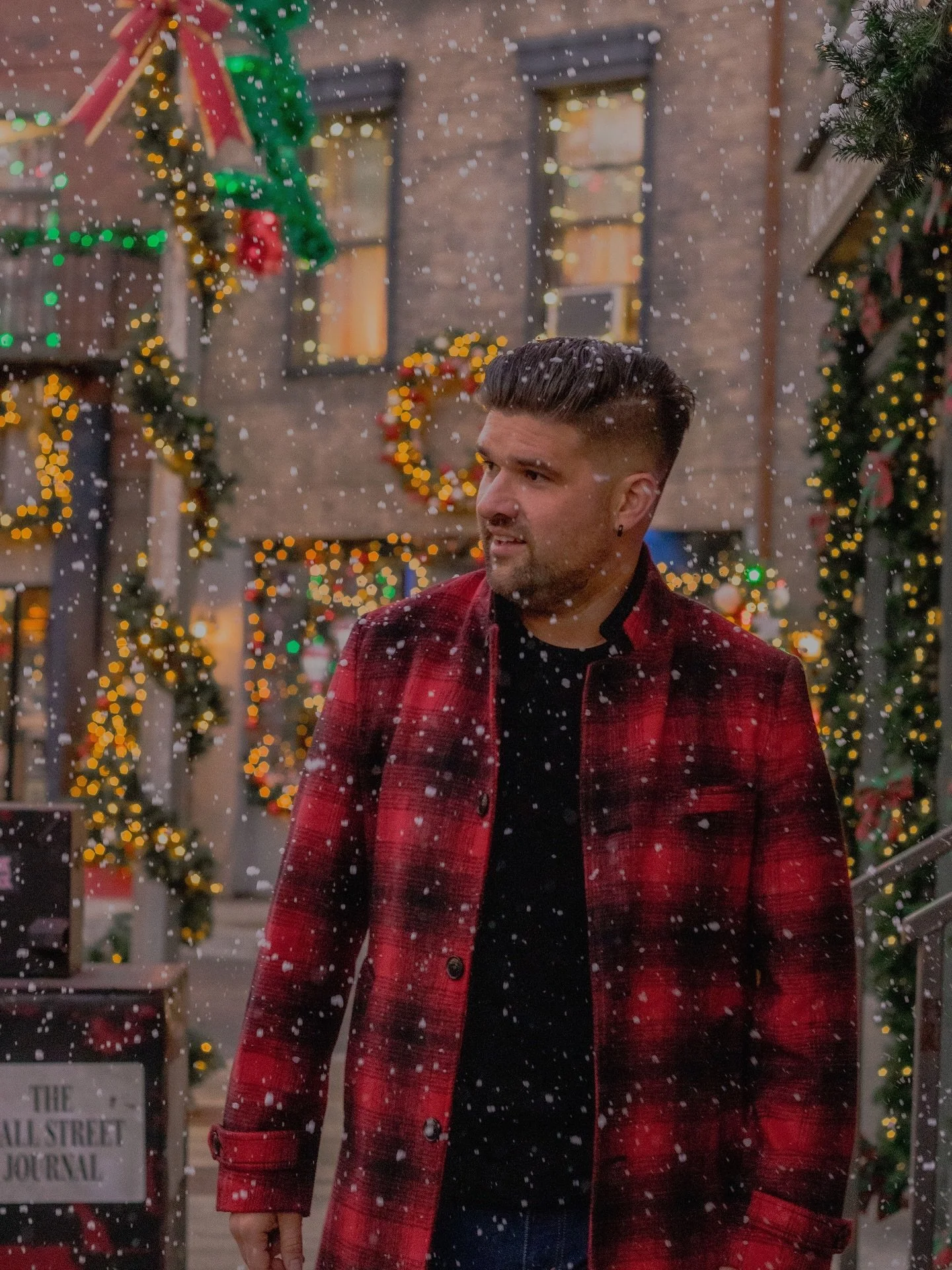Merry Christmas from your favourite big and tall @hallmark leading man. 

#hallmarkchristmasmovies #hallmark