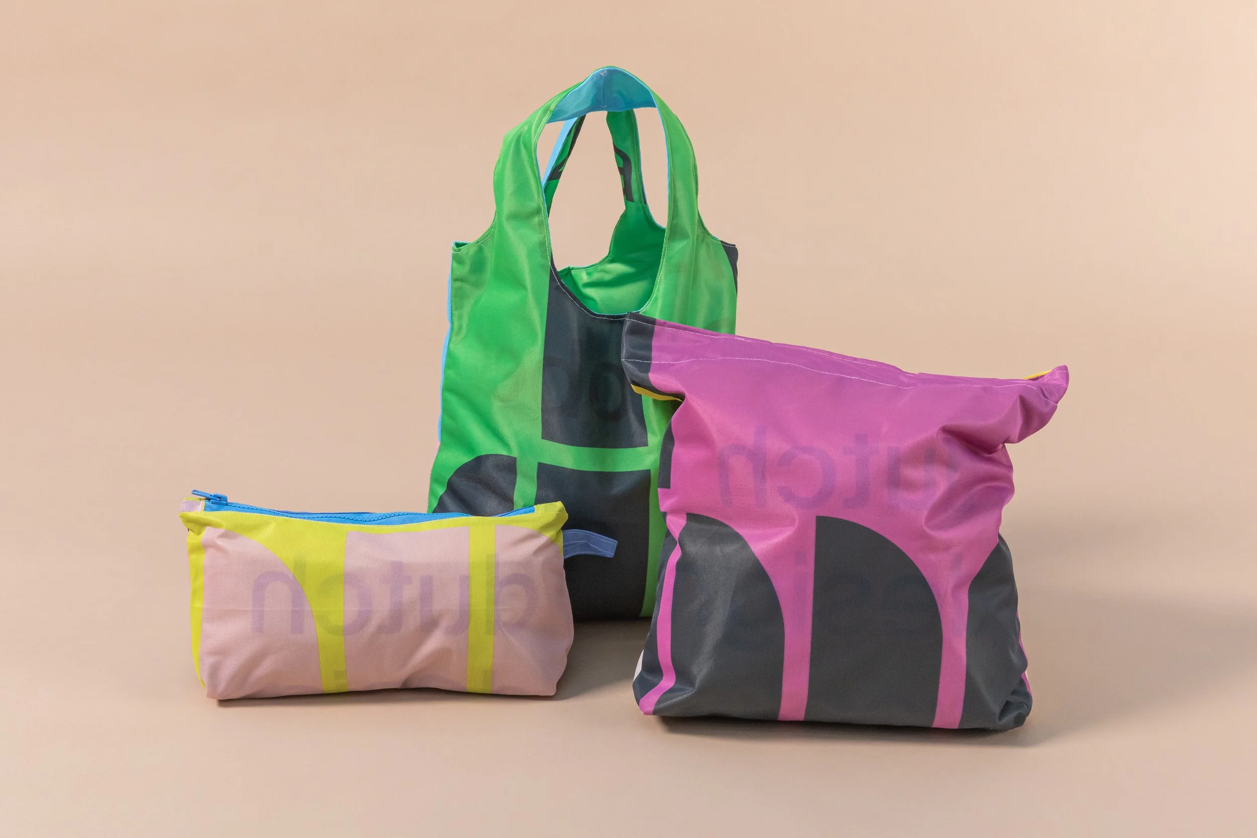 Van gebruikte banners maken we tassen, etuis en andere producten voor jouw organisatie.
