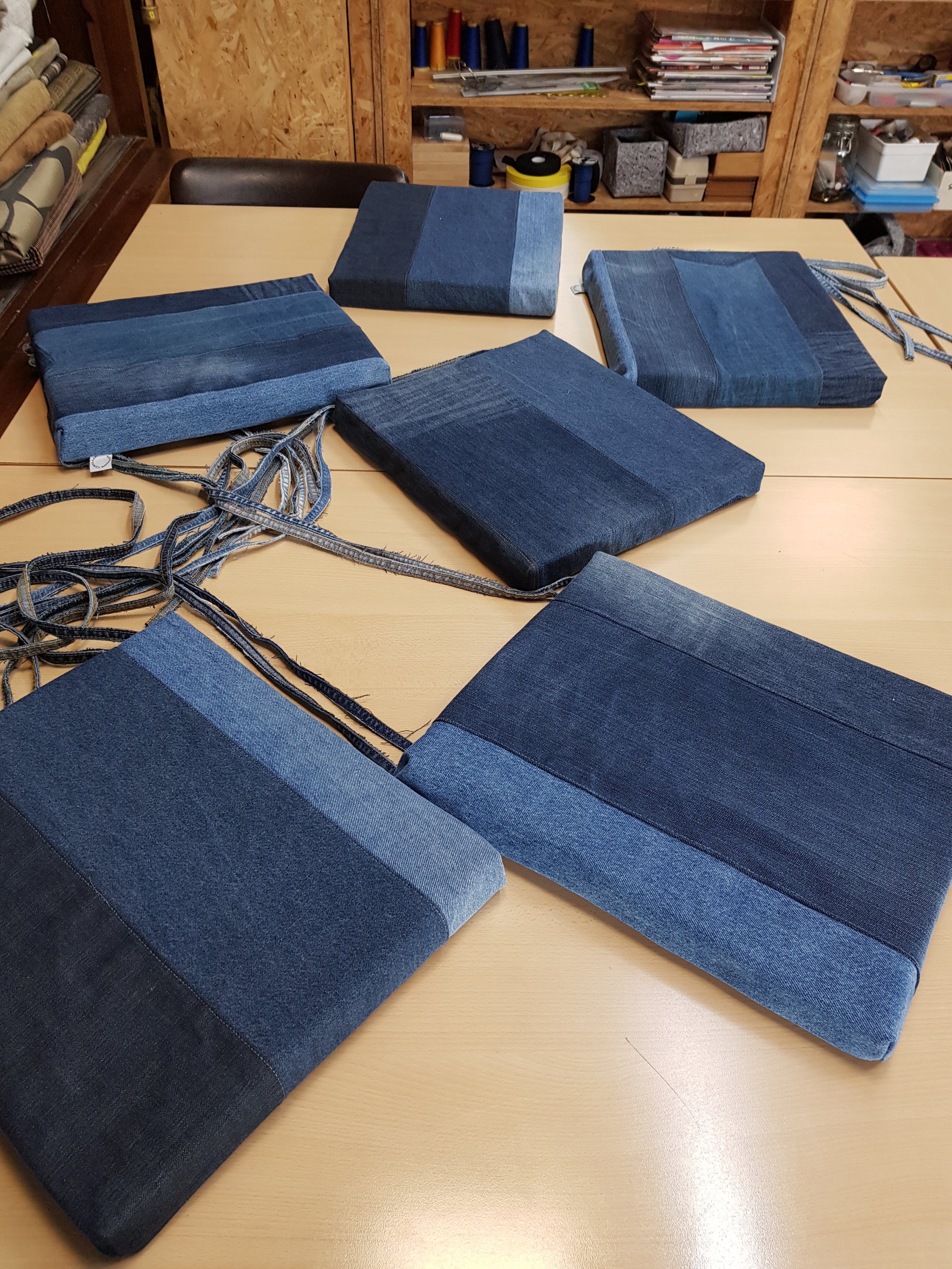 Kussens van circulair demin