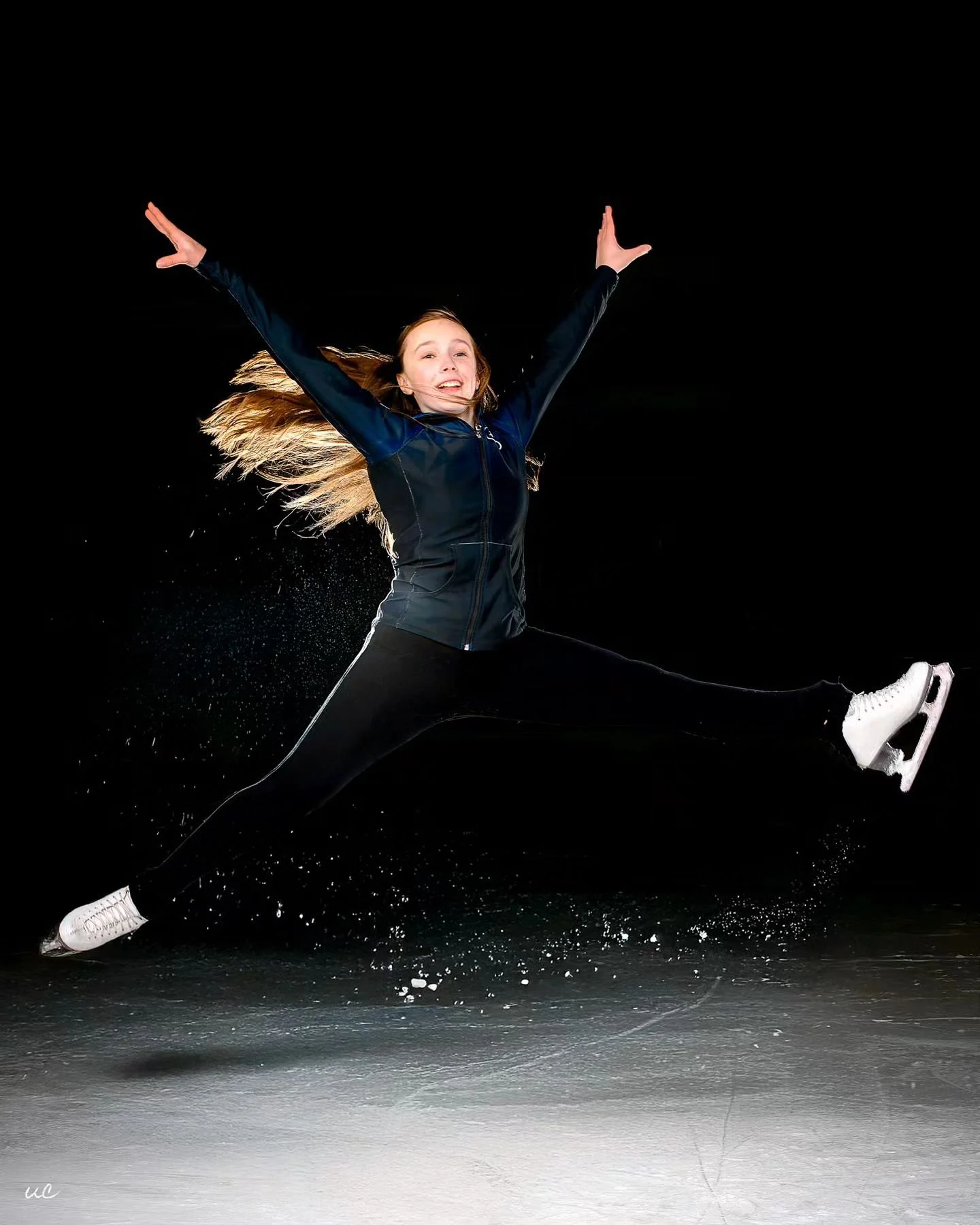 ✨⛸️ My favorite capture from an incredible session with the talented young ladies at @synergy.novice, alongside talented @tmwragg ! 

It was a blast freezing some creative moments like this on the ice (pun intended)  #iceskating⛸ #nikoncreators @niko