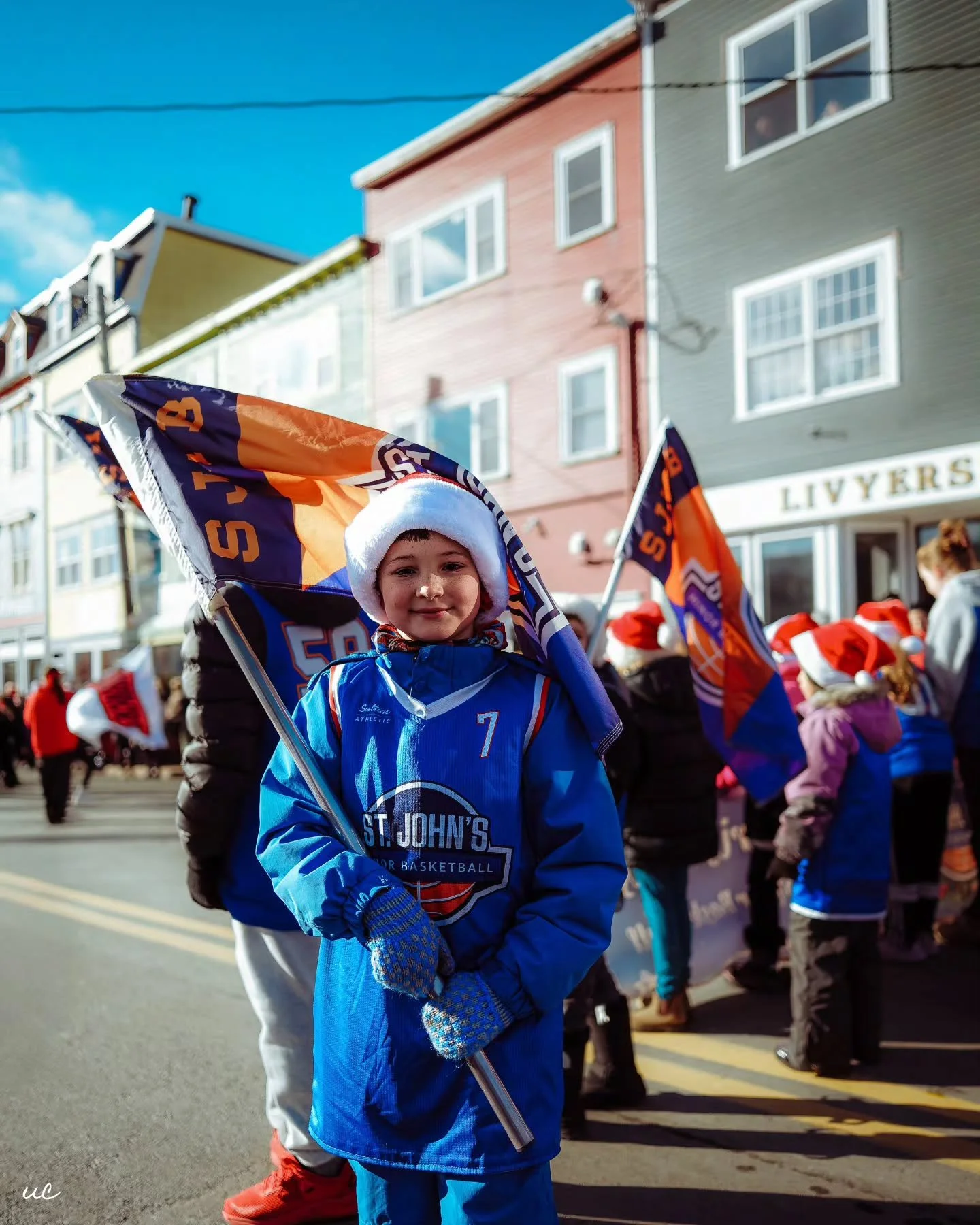 Some of the shots from today&rsquo;s Downtown Christmas Parade with @stjohnsminorbasketball 🎄📸 Always a fun time with the crew 🏀✨

#StJohns #ChristmasParade #BasketballNL