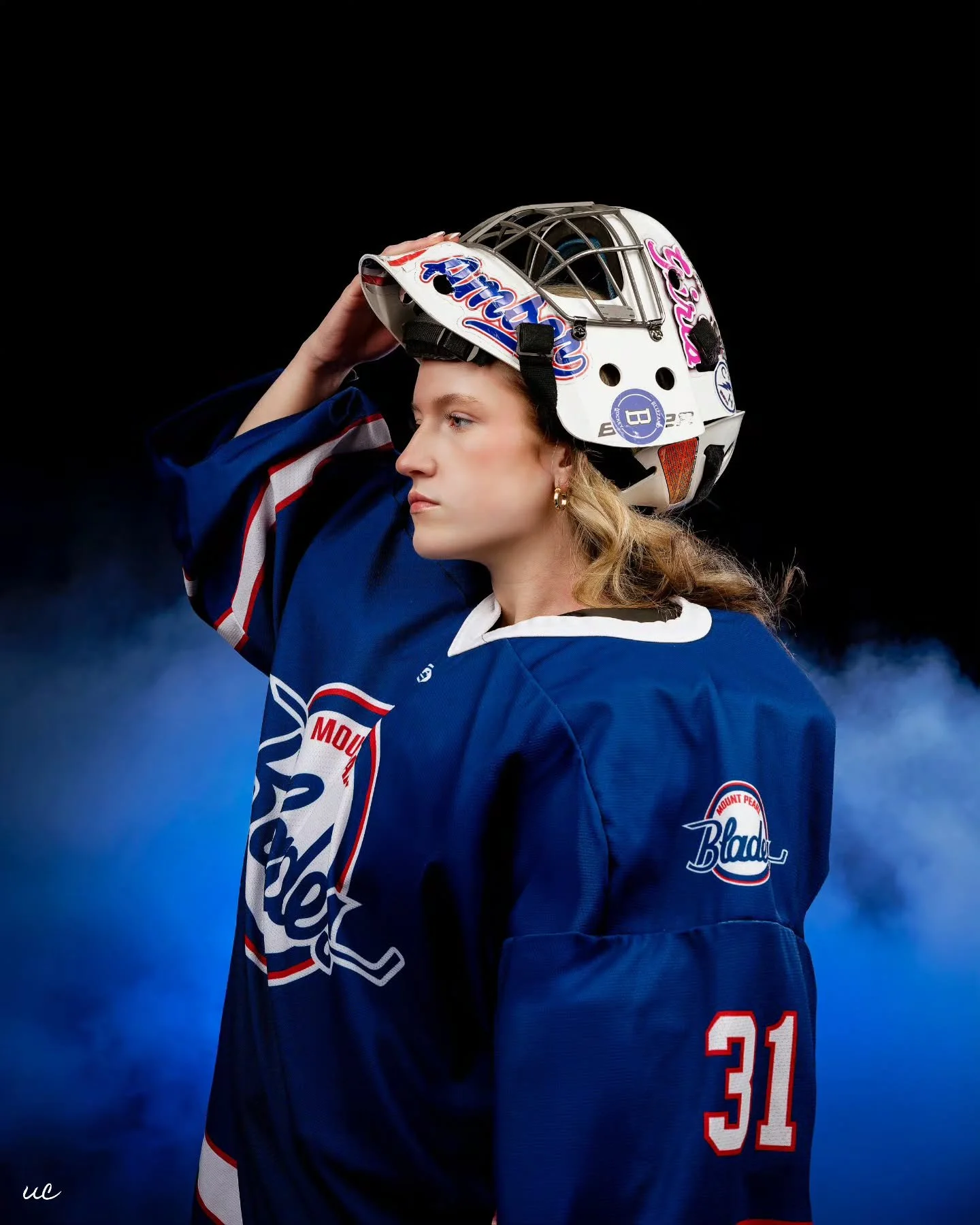 Dramatic Hockey Portraiture Done right 🏒🔥@mountpearlbladeshockey

#hockeyphotography #sportsportraits
