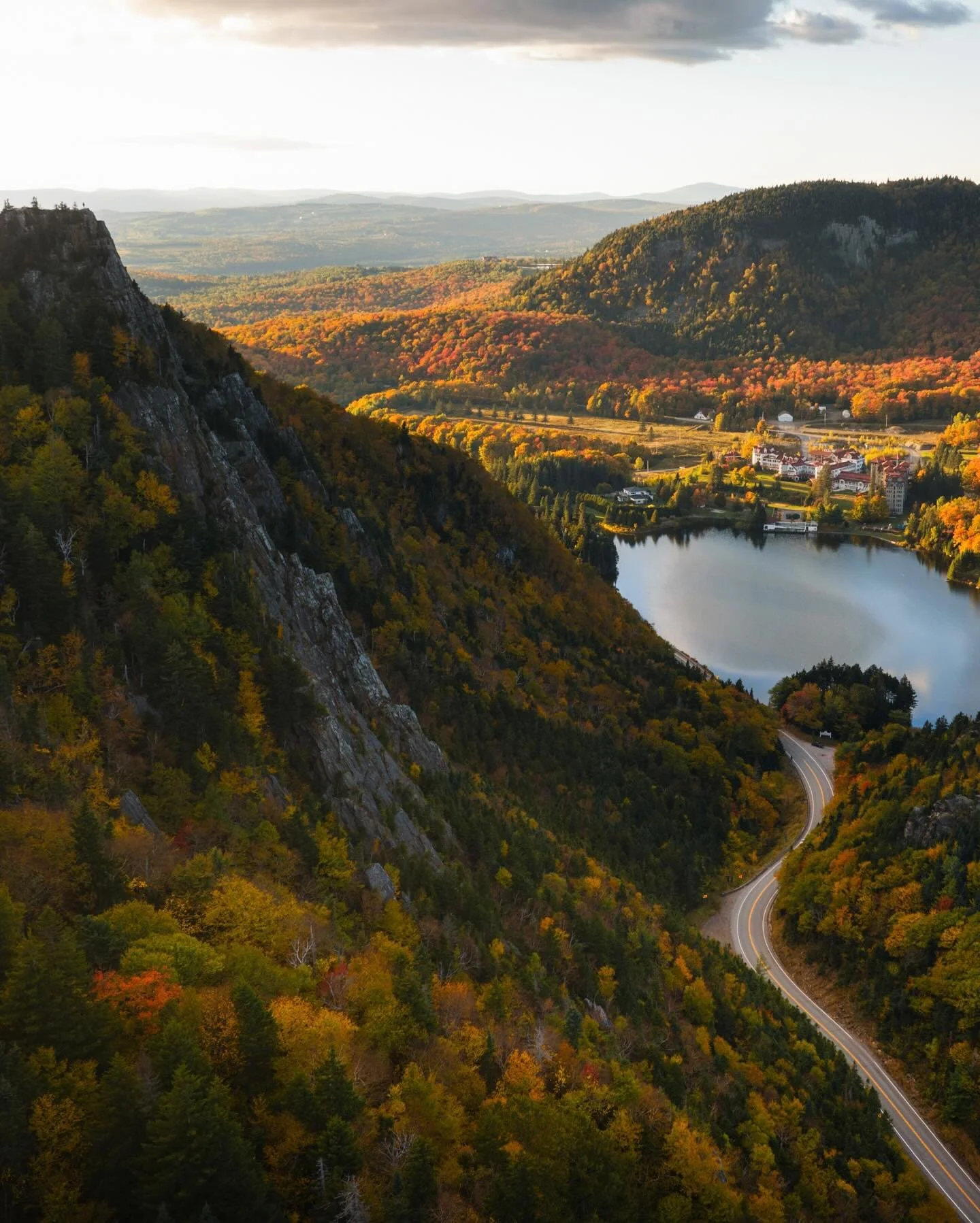 Contrasty daytimes end at Dixville Notch. I like this single frame, far different than my usual shooting style in terms of lighting, but as my friend @roaminglarry says, gotta get creative with our comps. Swipe for the full pano, I think it&rsquo;s a
