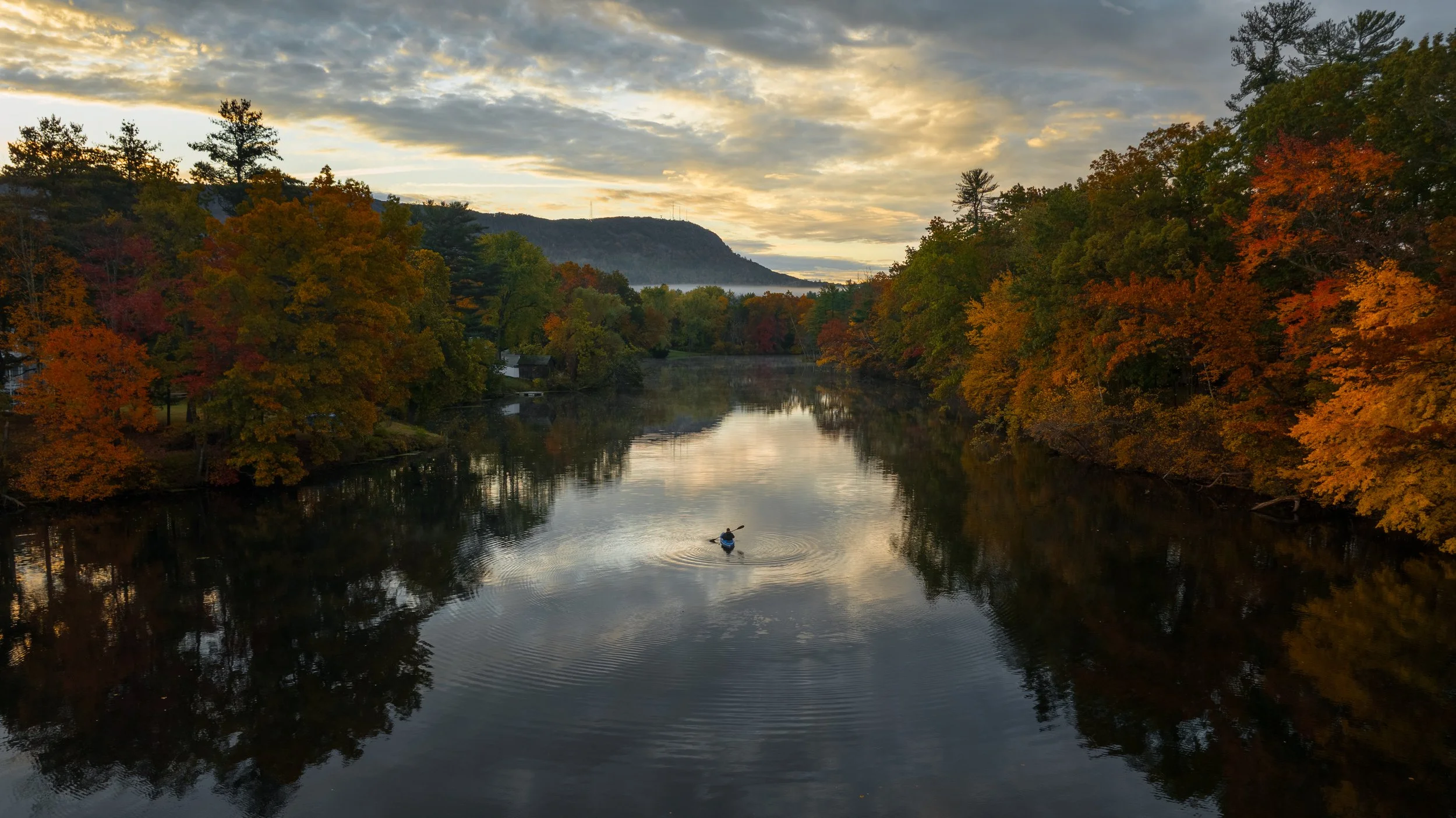 easthampton-massachusetts-autumn-mttom-kayaking.jpg