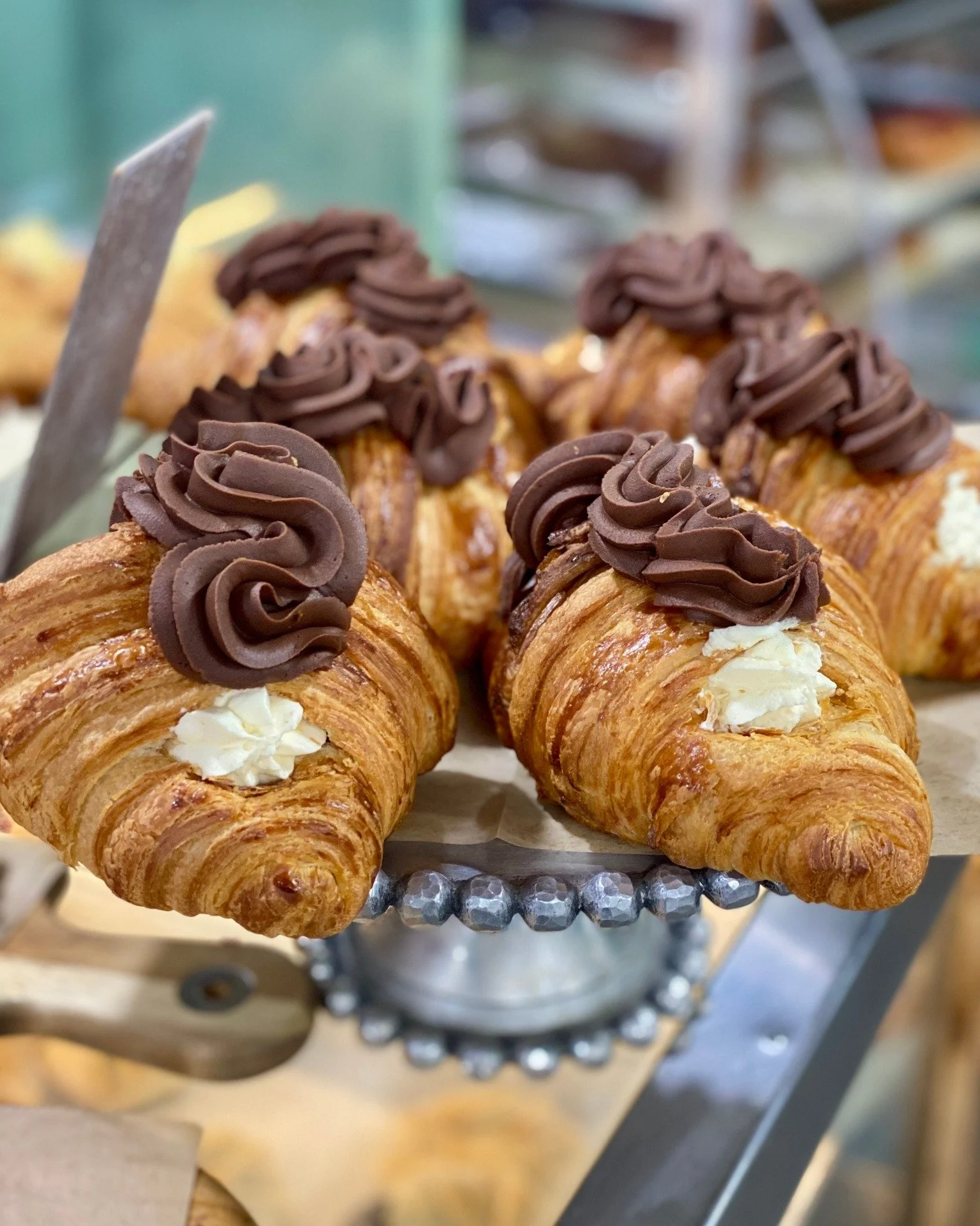 Need to get your weekend Chocolate sweet treat? We've got Boston Cream Croissants, Chocolate Croissants, and we always have fruit turnovers!
.
.
.
#theappleshedkitchen #summerflavors #treats #summer #shoplocal #pastries #kentshillschool#bakedgoods #b