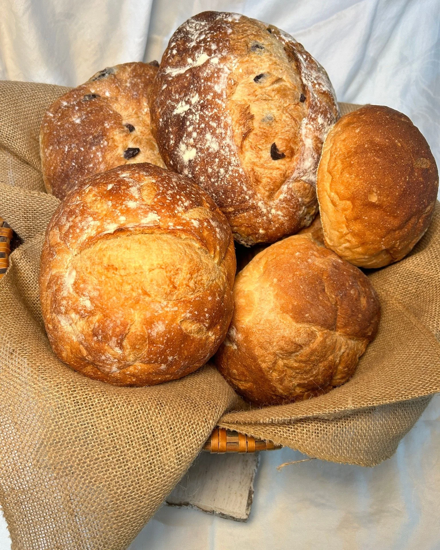 Fresh baked goods everyday! Today we have Sourdough, Croissants and the classic Cinnamon Roll-Up. 
.
.
.
#theappleshedkitchen #summerflavors #treats #summer #shoplocal #pastries #kentshillschool#bakedgoods #bakedgoodies #mainesmallbusiness #shoplocal