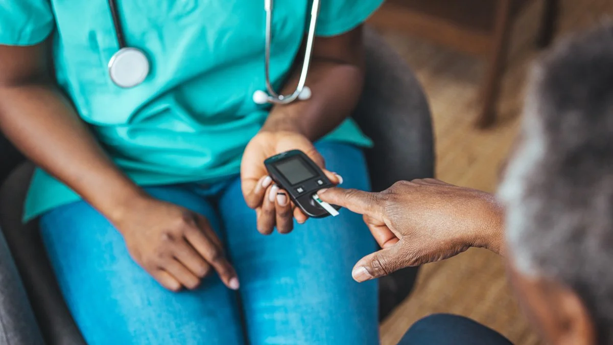 Doctoe taking blood sugar levels