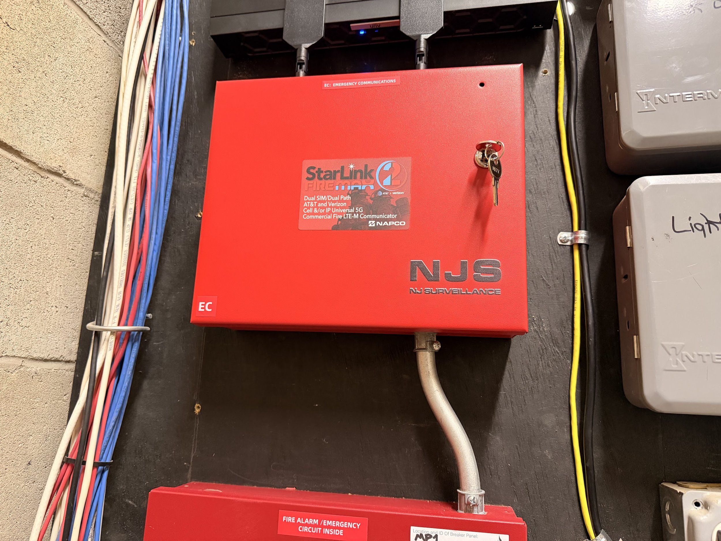 Another NJS Fire Radio linked to an existing Vista Fire/Burg alarm. These radios are incredible and will save you thousands!