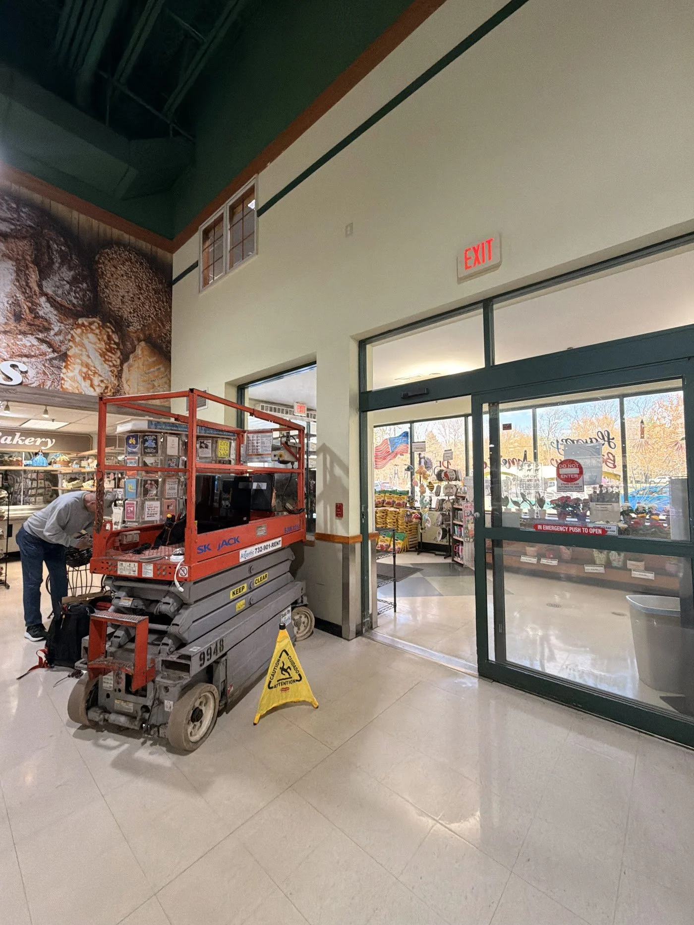 One of our current contracts with Murphey's Markets in NJ. Check out their hot bar 10/10.