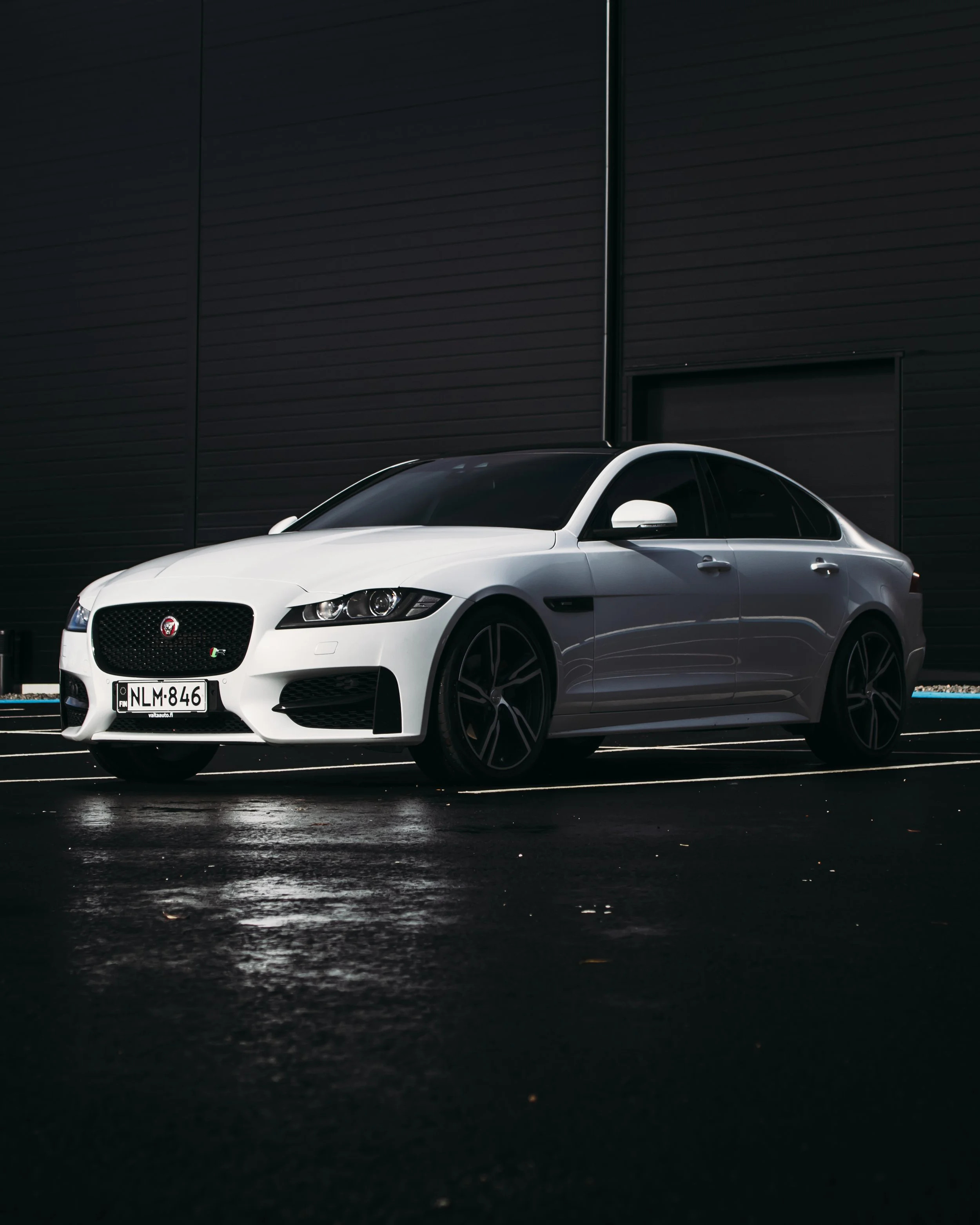 Jaguar_XF-5.jpg