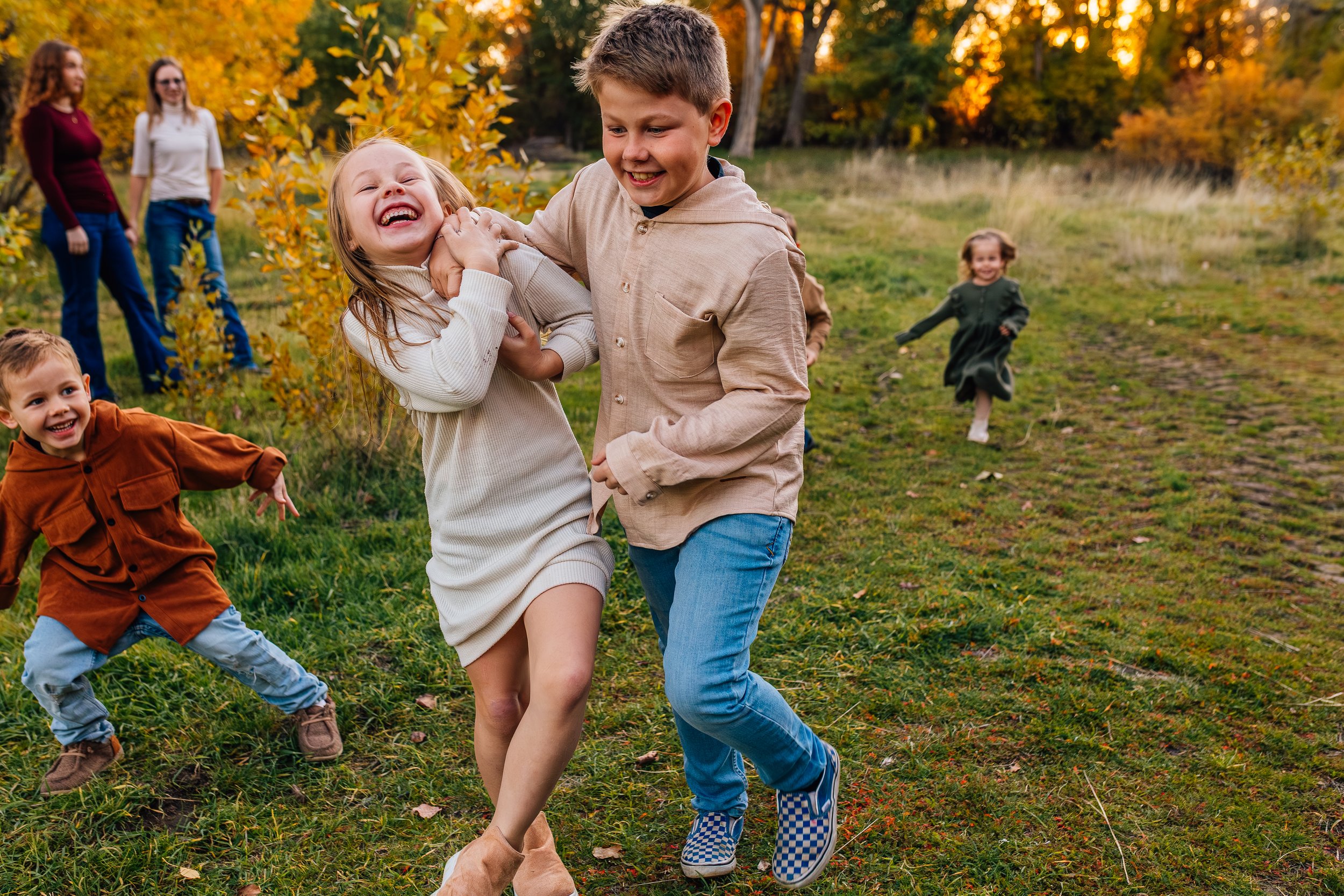 Candid documentary family photography in Utah capturing children laughing and playing naturally during an outdoor family session
