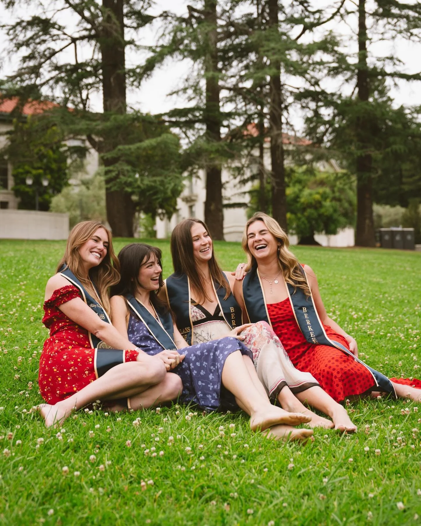 Met the most wholesome group of Cal grads over the weekend and got to collab with @evantoji (swipe for a surprise)!! What a treat. 

It&rsquo;s officially grad season ! Message me, I have limited availability :) 

Thank you @maddyreyda for your moral