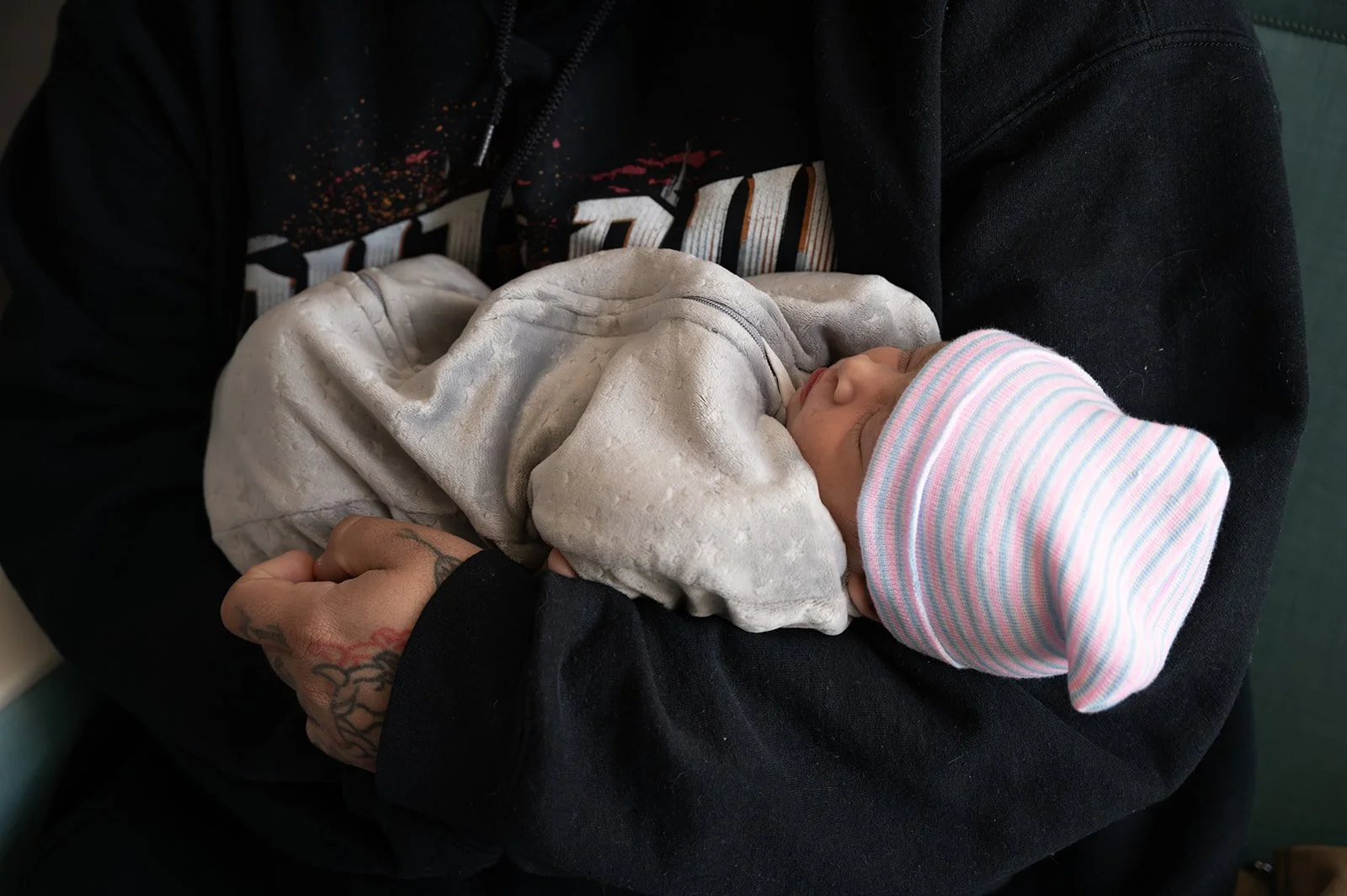 RaePhoto_Jan15_26_Kim_Johnny_Birth_16.jpg