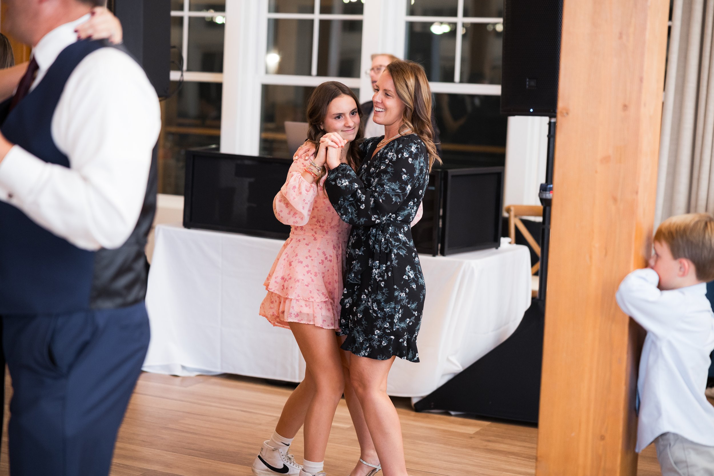 Owls-Nest-Thornton-NH-wedding-Brown-111123-HRZ-424.jpg