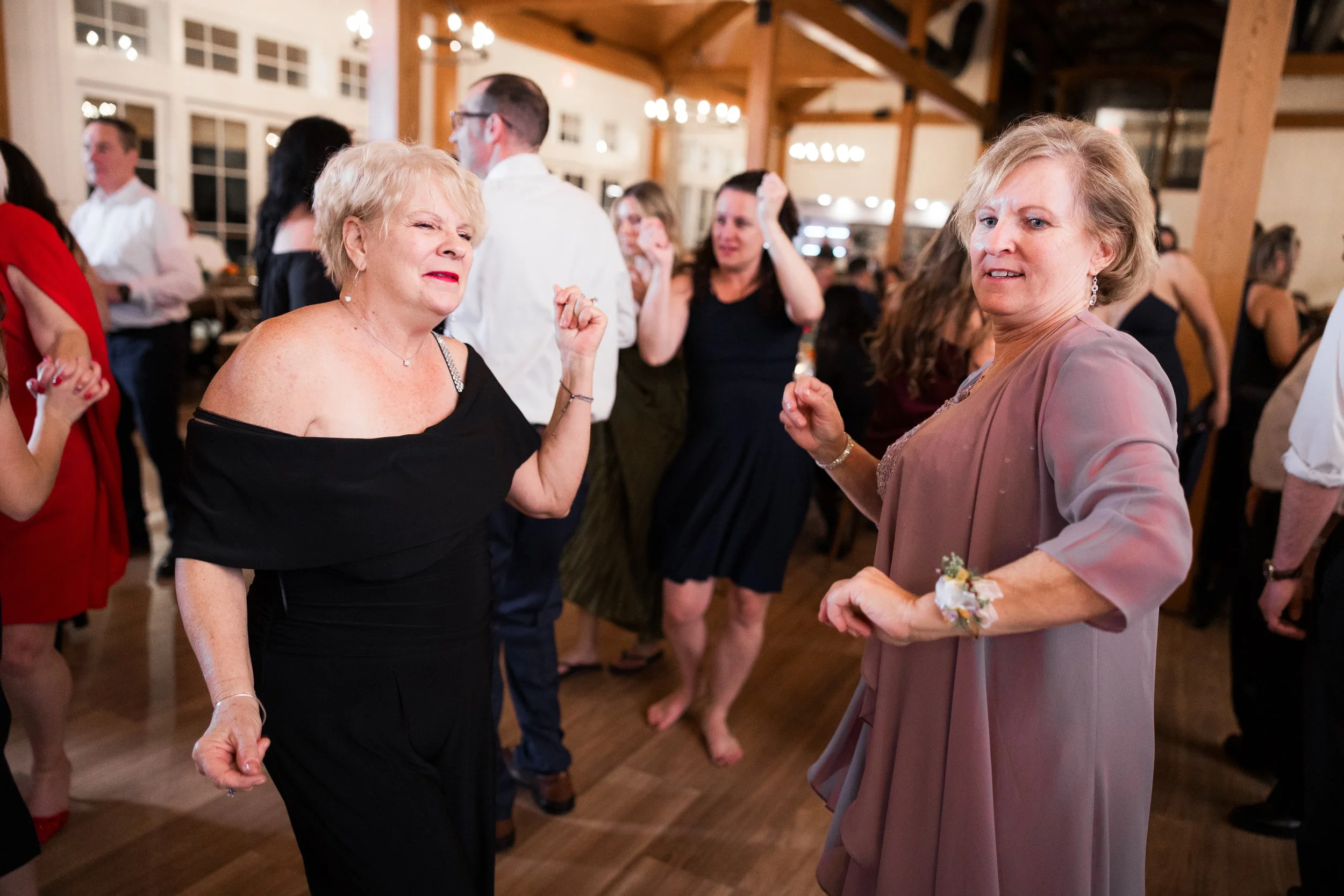Owls-Nest-Thornton-NH-wedding-Brown-111123-HRZ-476.jpg