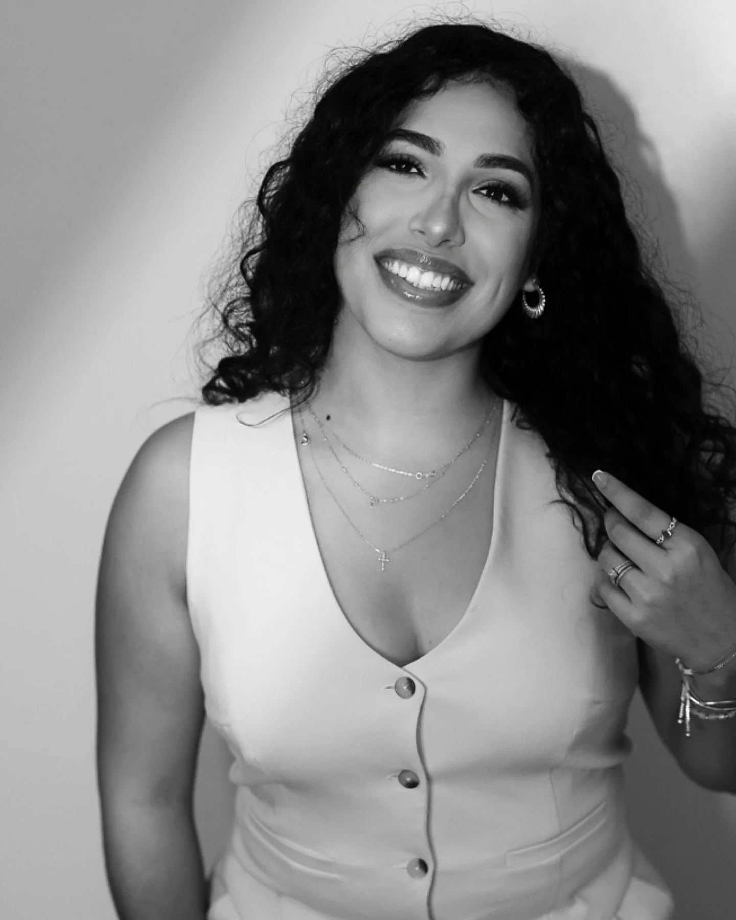 Okay - it’s no secret over here that we LOVE boss babes. Especially when these women are working hard towards their dreams. And that’s exactly what @marixabeauty is doing. She is showing up for herself, building a studio that feels like h