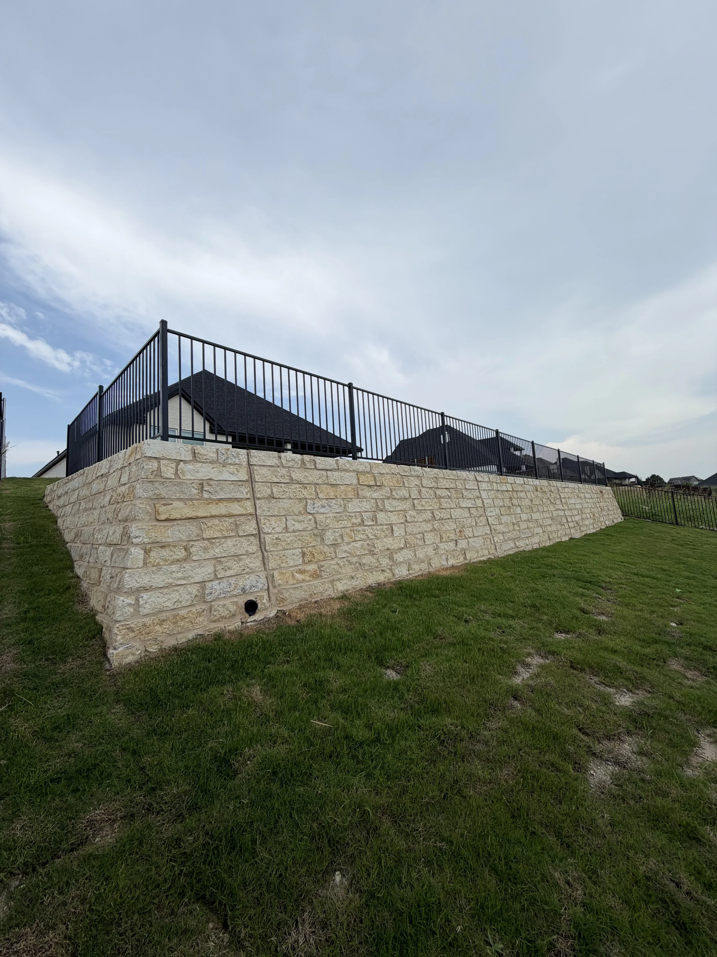 corner ausitn w fence.jpg