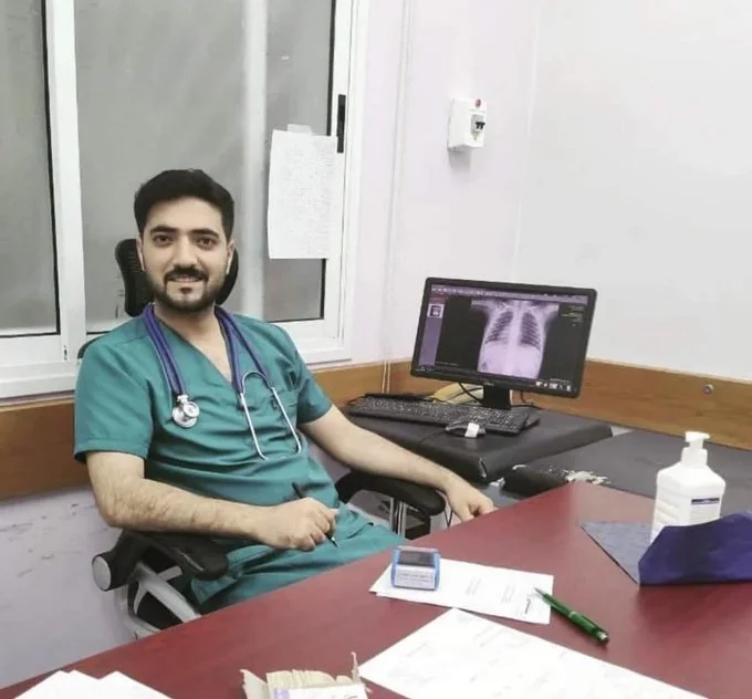 O ιατρός των MSF Ahmad Al Sahar που δολοφόνησε ο στρατός του Σιωνισμού στο βομβαρδισμό του 3ου ορόφου του νοσοκομείου  Al-Awda στη Τζαμπάλια 
