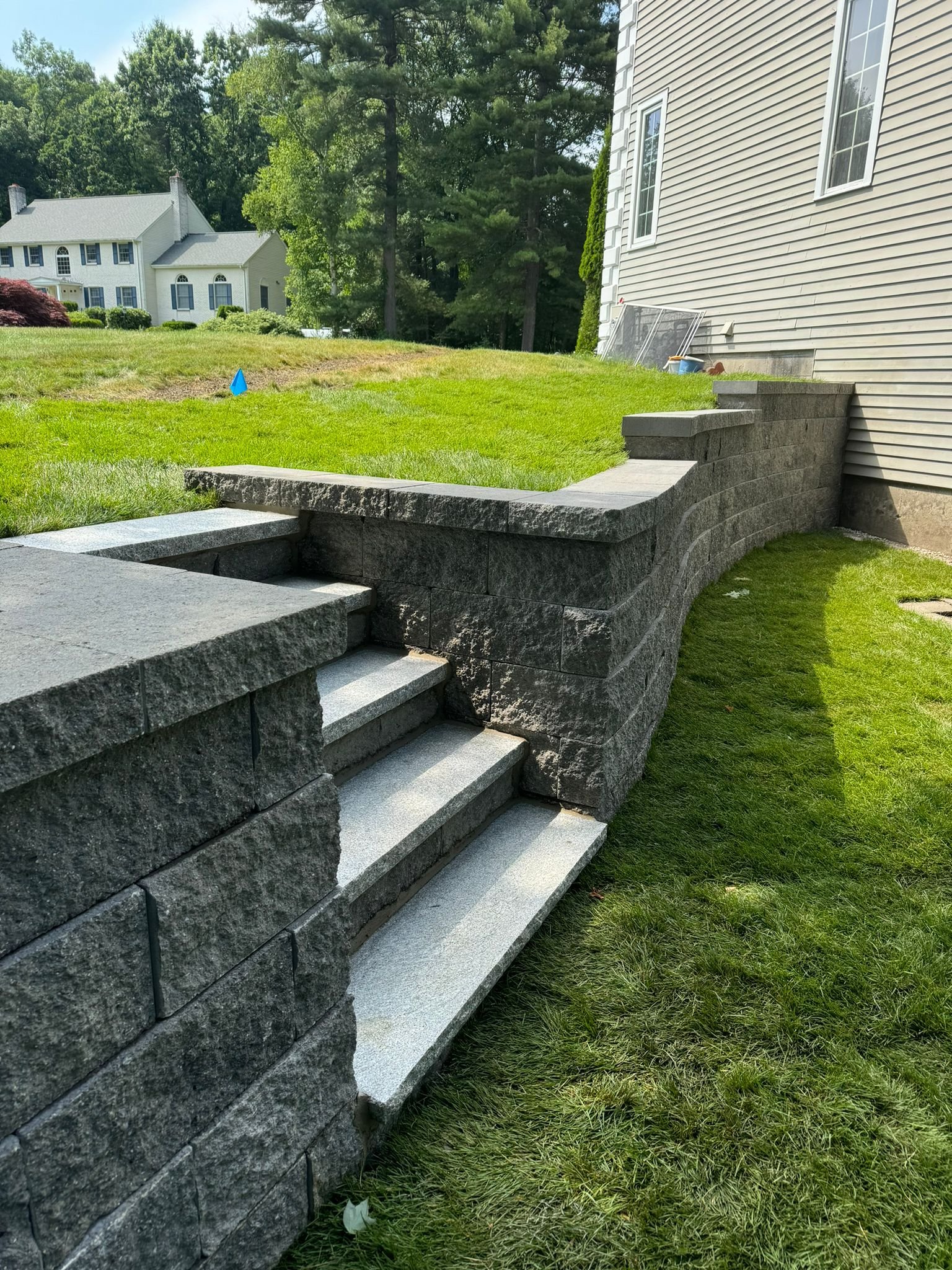 A LADDER MADE IN MASONRY, WITH BLOCKS, CONCRETE AND STONES