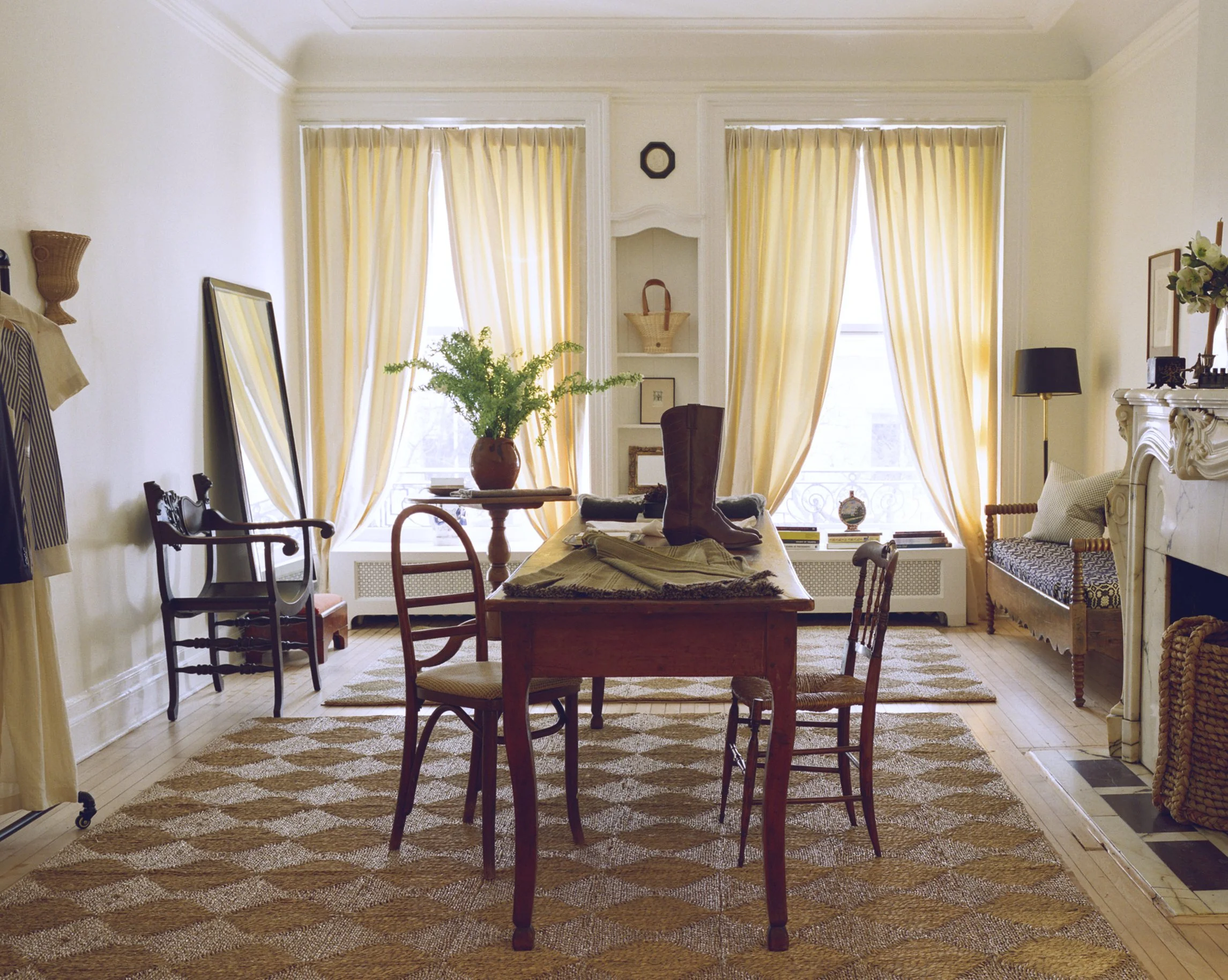 bespoke tailoring for women, trunk show showroom in New York City on the upper east side of Manhattan. A place to commission bespoke trousers and suits by Isabel Glanville