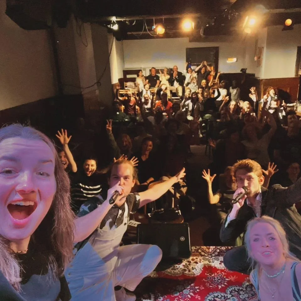 Aber hallo, Leipzig?! Wie cool seid ihr denn drauf? 😎

Wir hatten ein mega Konzert mit euch im @horns_erben! Einzigartige Location, tolles Essen und bestes Wiedersehen mit Ulli ❤️❤️
Wir haben uns absolut wohl gef&uuml;hlt!🎶

Danke an das ganze Horn