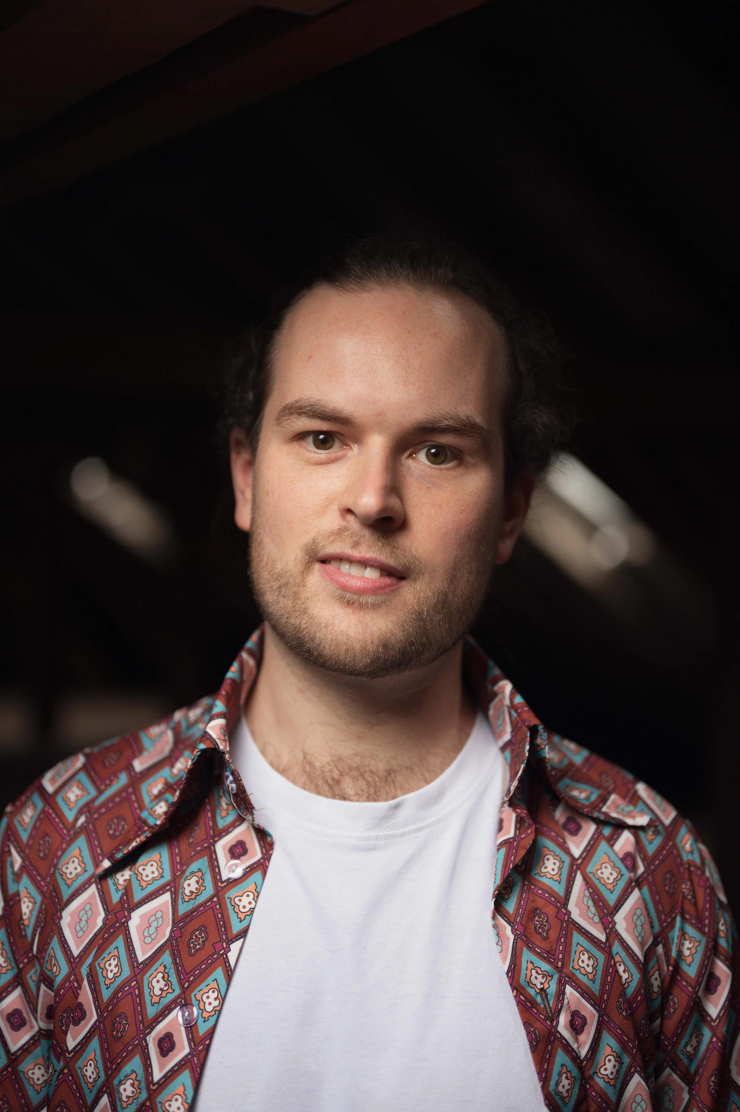 Neugieriger Tenor Jonathan Mummert