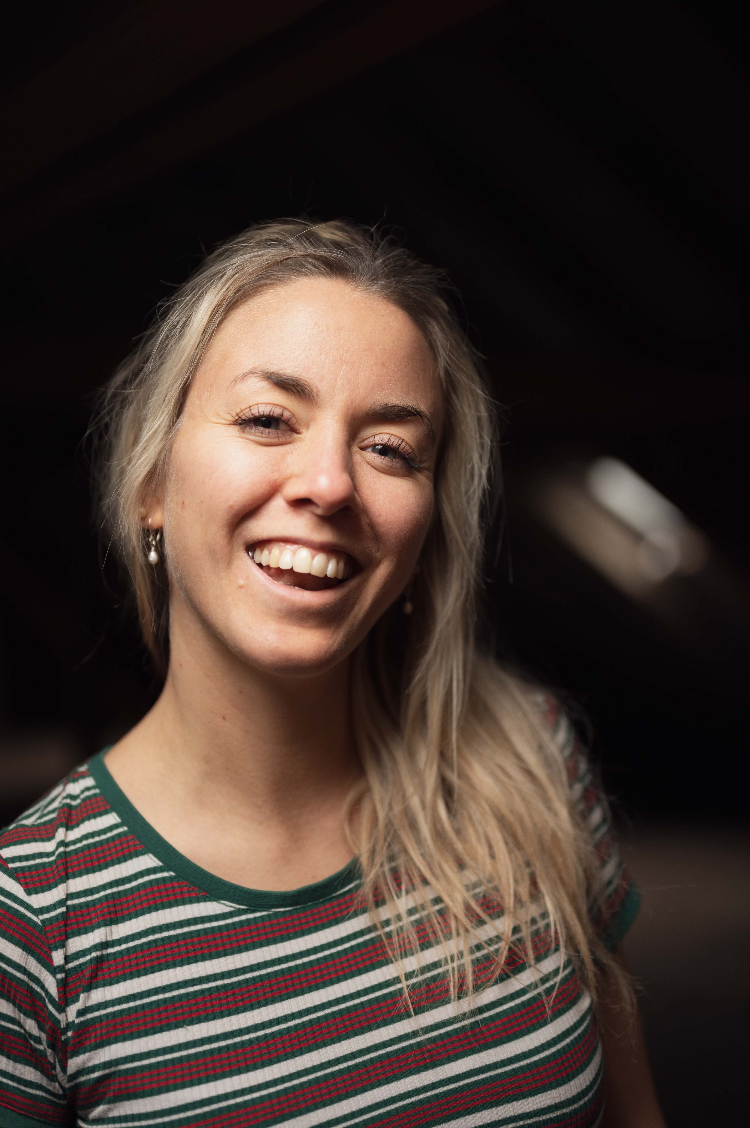 Freundliche Sopranistin Fine Lange