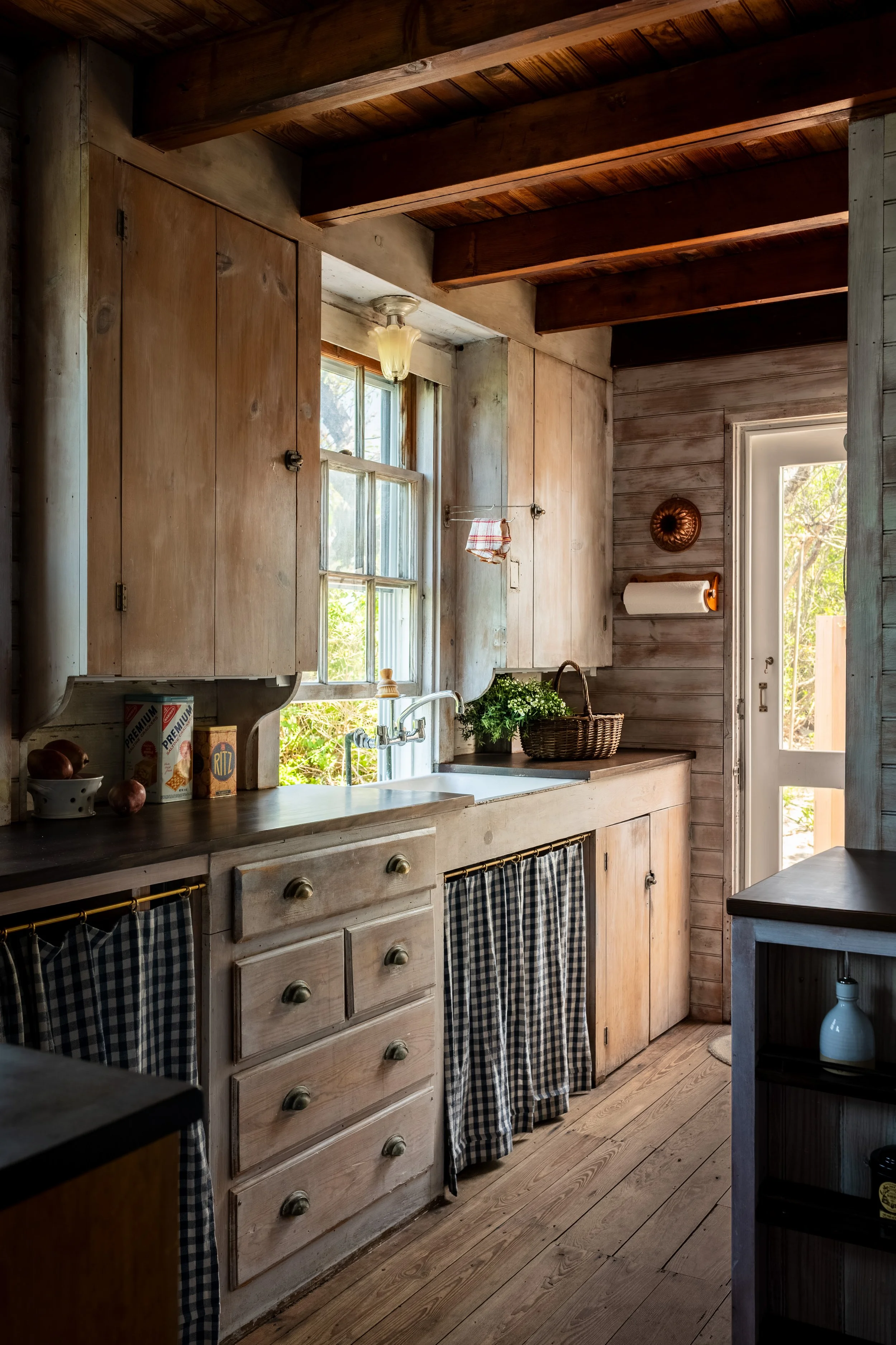 WFH-145ChapmanLane-BrewsterMA-EmilyHagen-4.jpg