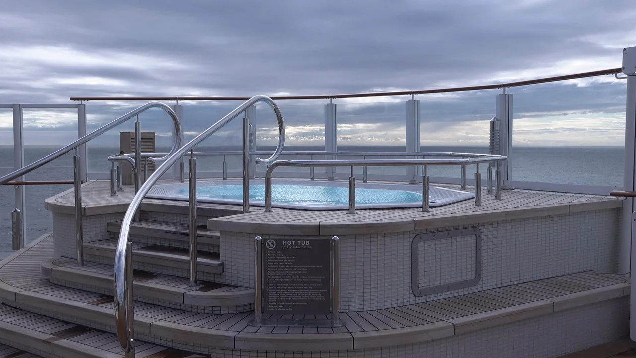 Hot Tub on the Norwegian Bliss 