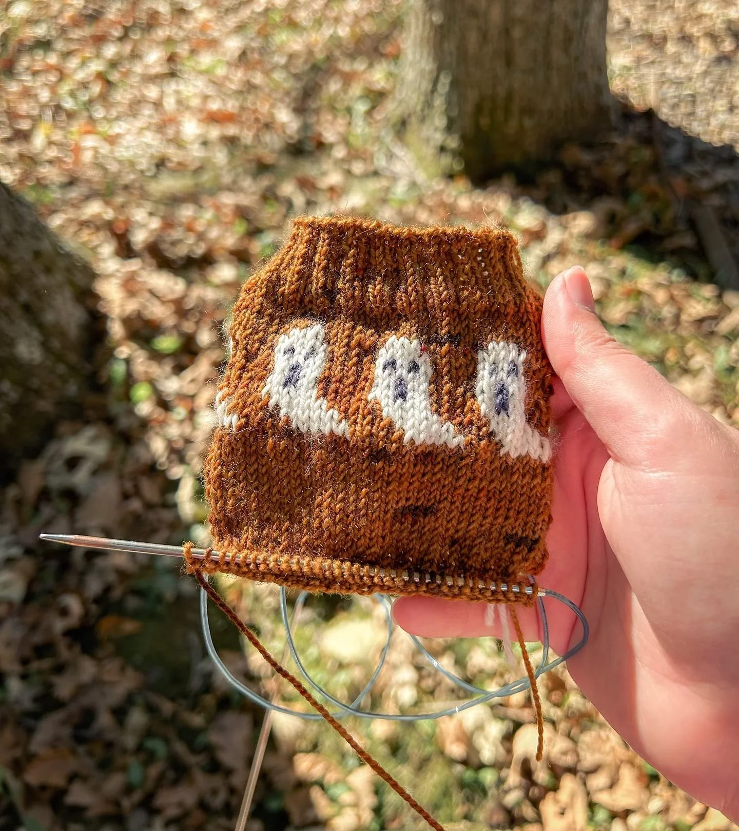 I&rsquo;m still working my way through my self-implemented #socktober challenge of #colorworksocks! Currently on the needles is my second ghostie sock from @summer.lee.knits October Colorwork Cuff Club. These should be finished well in time for Hallo