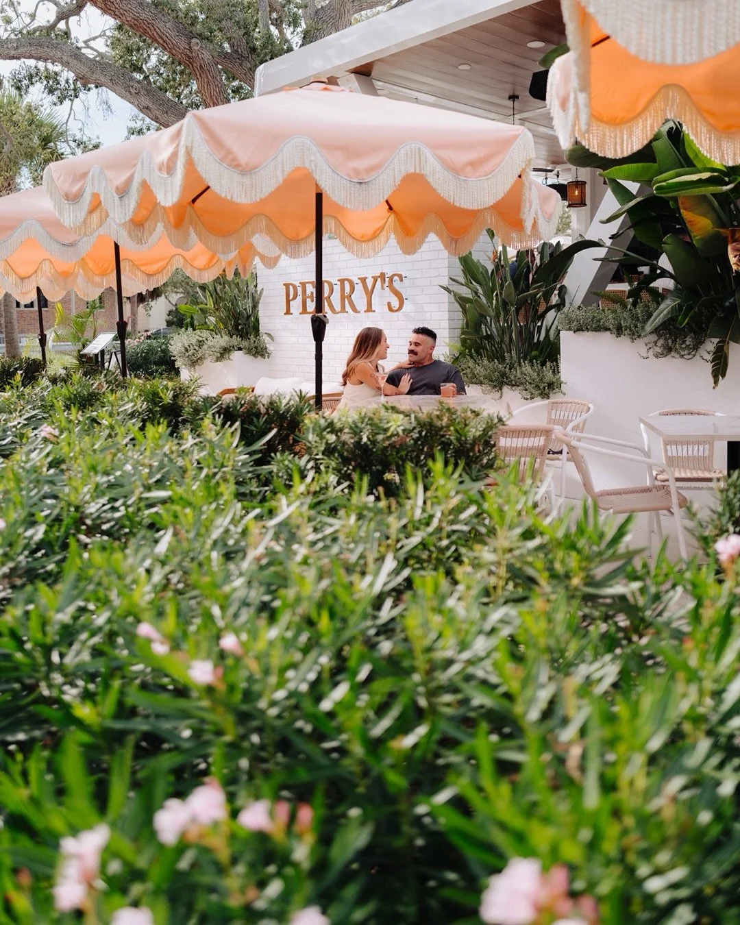 We started with a toast at Perry&rsquo;s Porch, grabbed cones near the park, and wrapped it up hand-in-hand beneath the arches of the Museum of Fine Arts. 🥂🎨 Sometimes love looks fancy, sometimes it looks silly, and the mix of both is what makes it