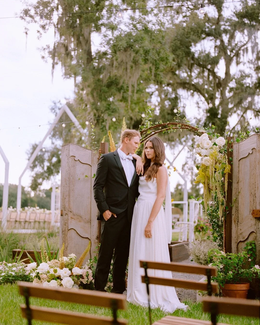 The film grain, the soft light, the emotion, all of it perfectly at home here at Flora Groves Farm. 🌻
Diana and Madison from Petals, Presents, &amp; Parties crafted the most thoughtful details, and Jada&rsquo;s creation continues to be one of Florid
