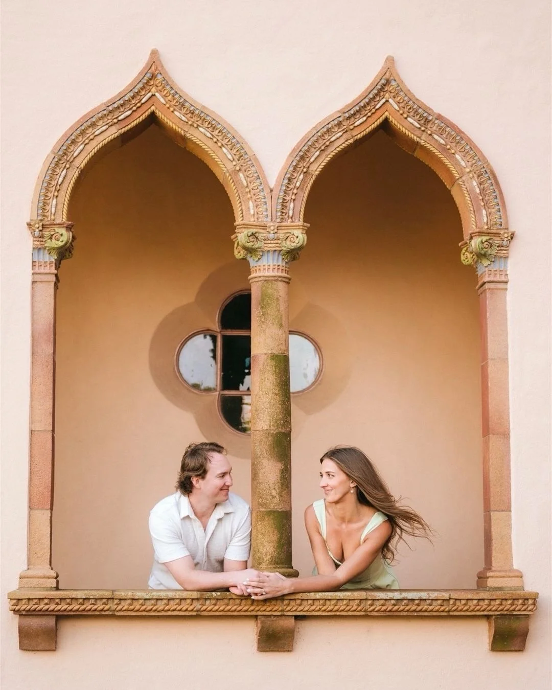 Soft light &amp; Historic walls. A love story unfolding at the Ringling Museum in Sarasota. This session felt more like a quiet film than a photoshoot and that&rsquo;s exactly the point.
For couples drawn to timeless places and intentional storytelli