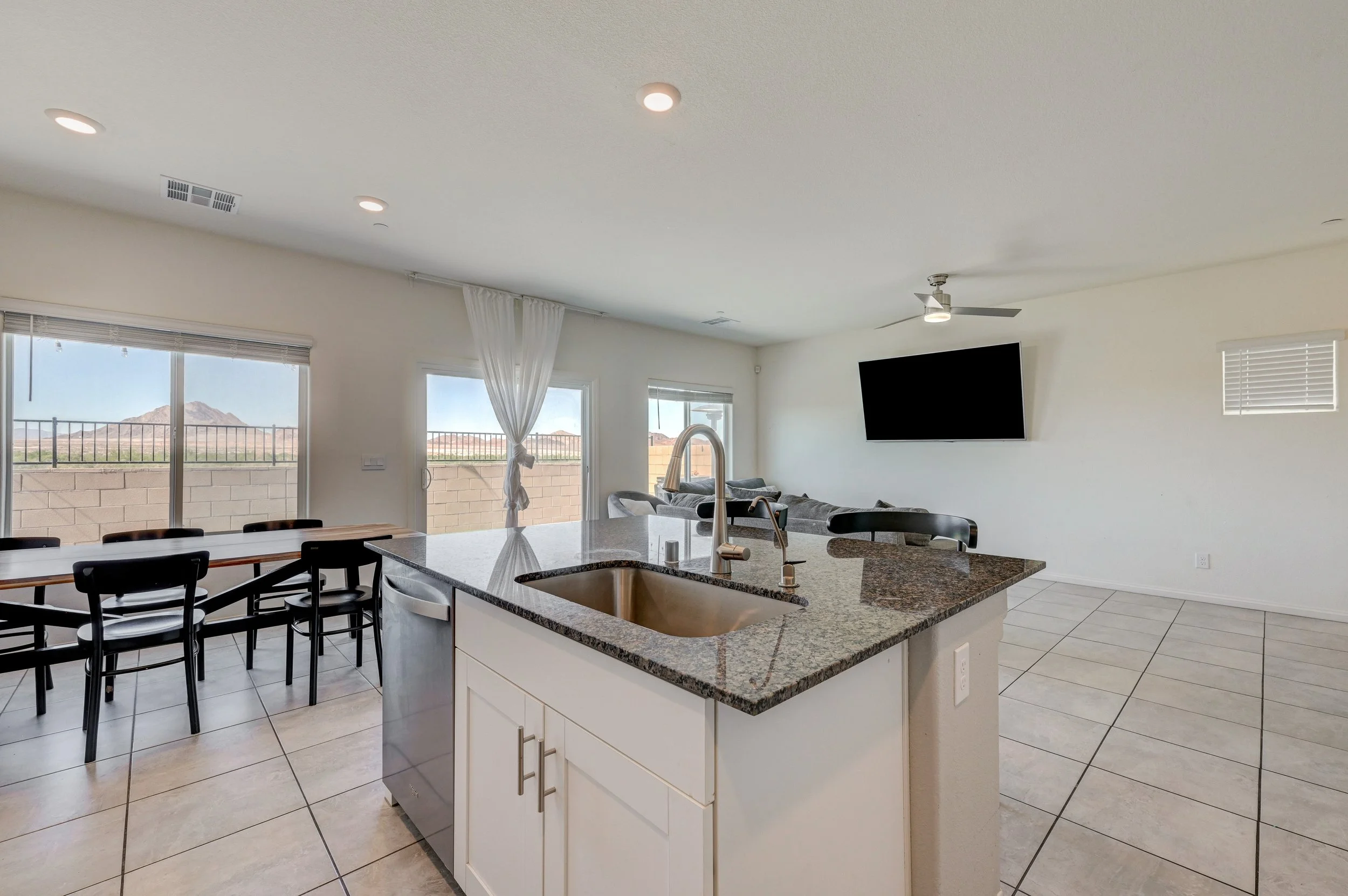 386-Larksong Ave_16.jpg