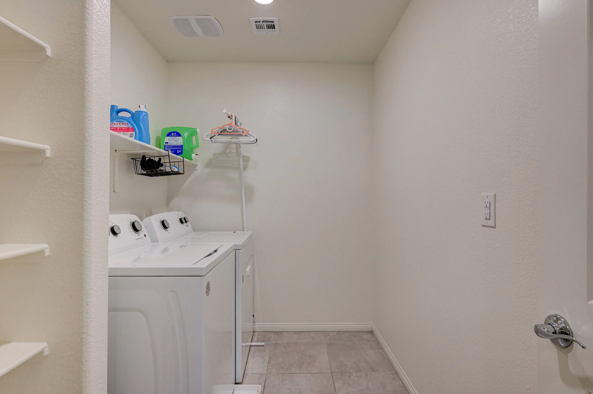 386-Larksong Ave_35.jpg