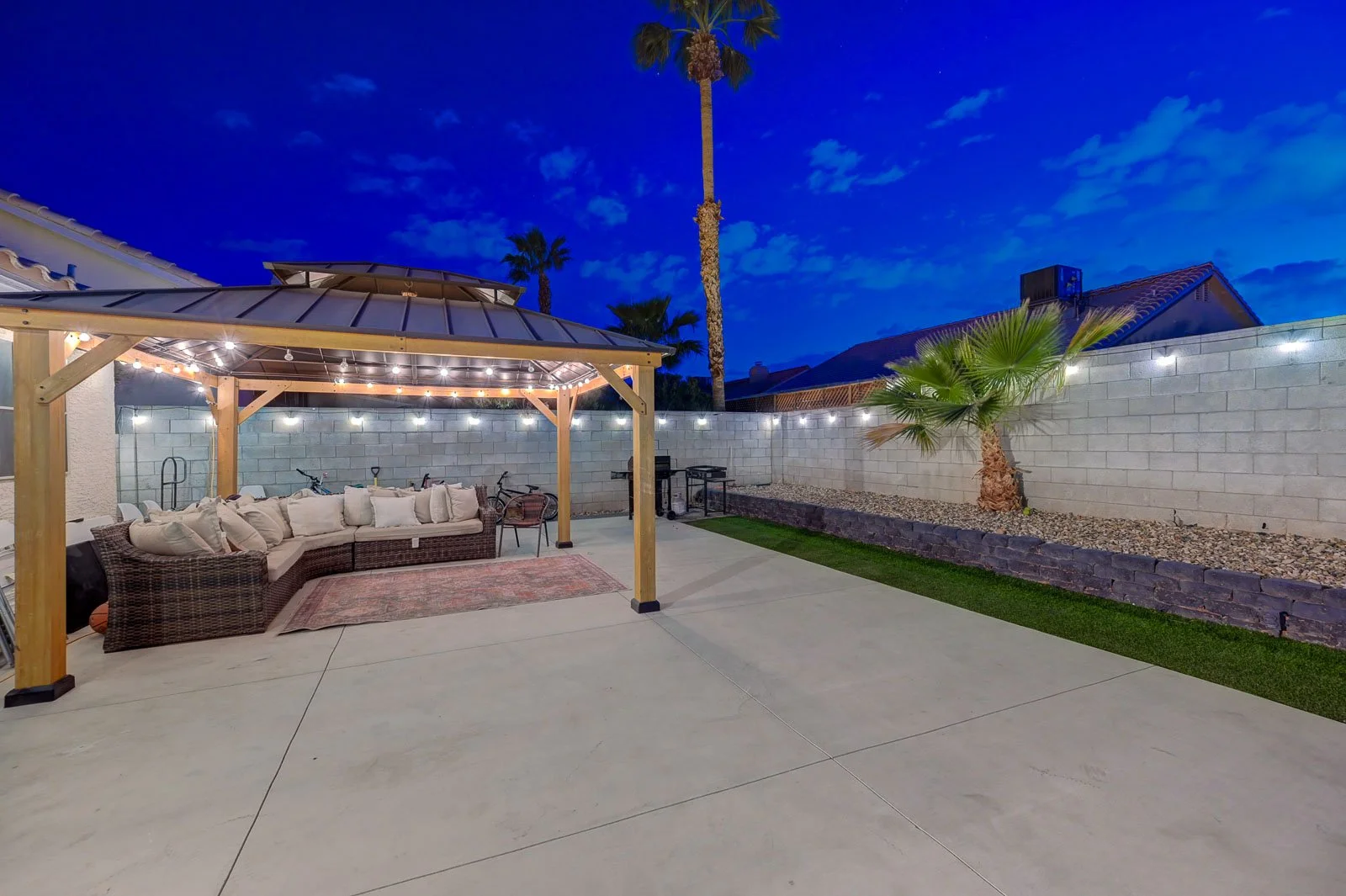 4769 Califa Dr-twilight-9.jpg