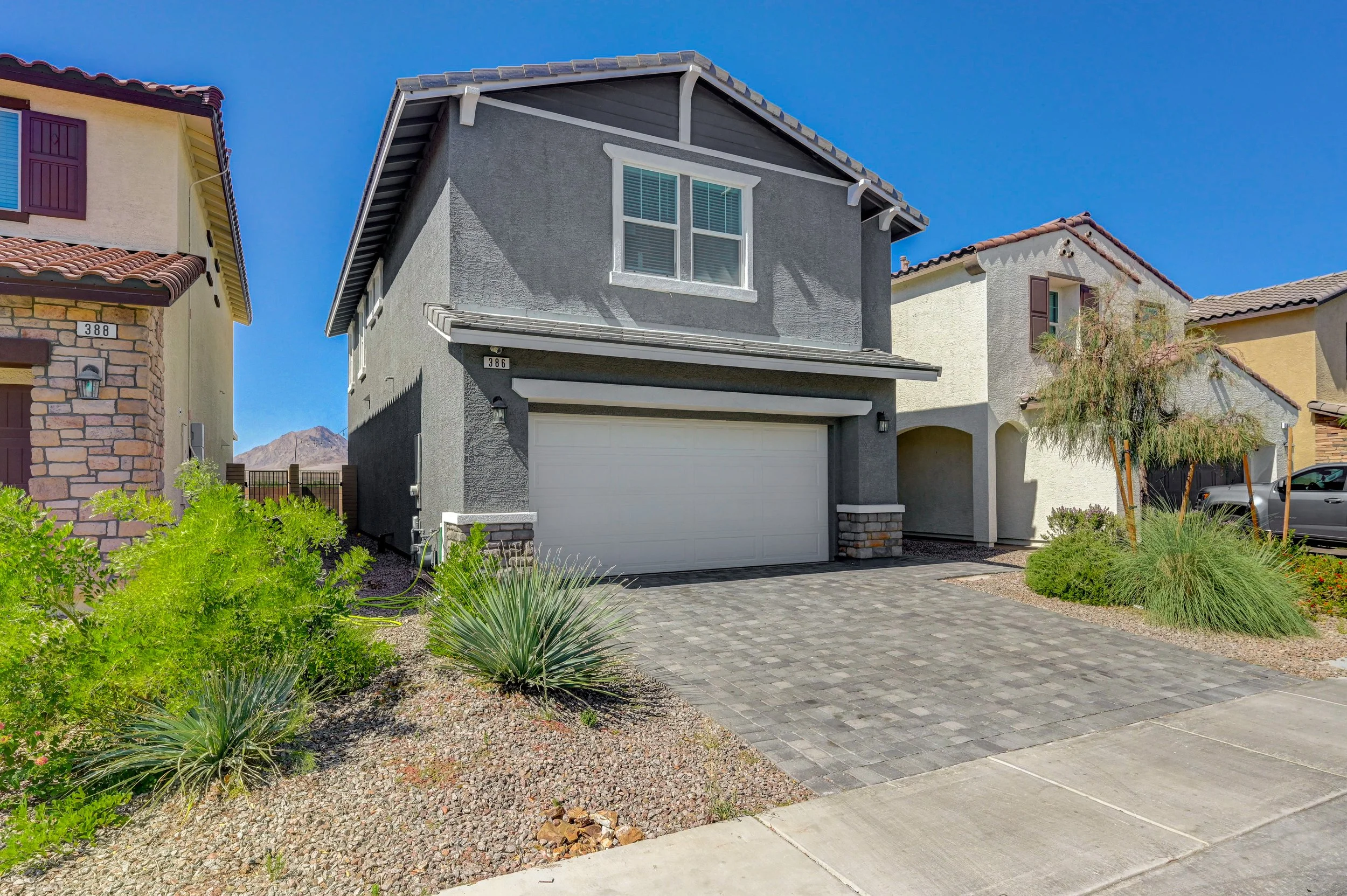 386-Larksong Ave_2.jpg
