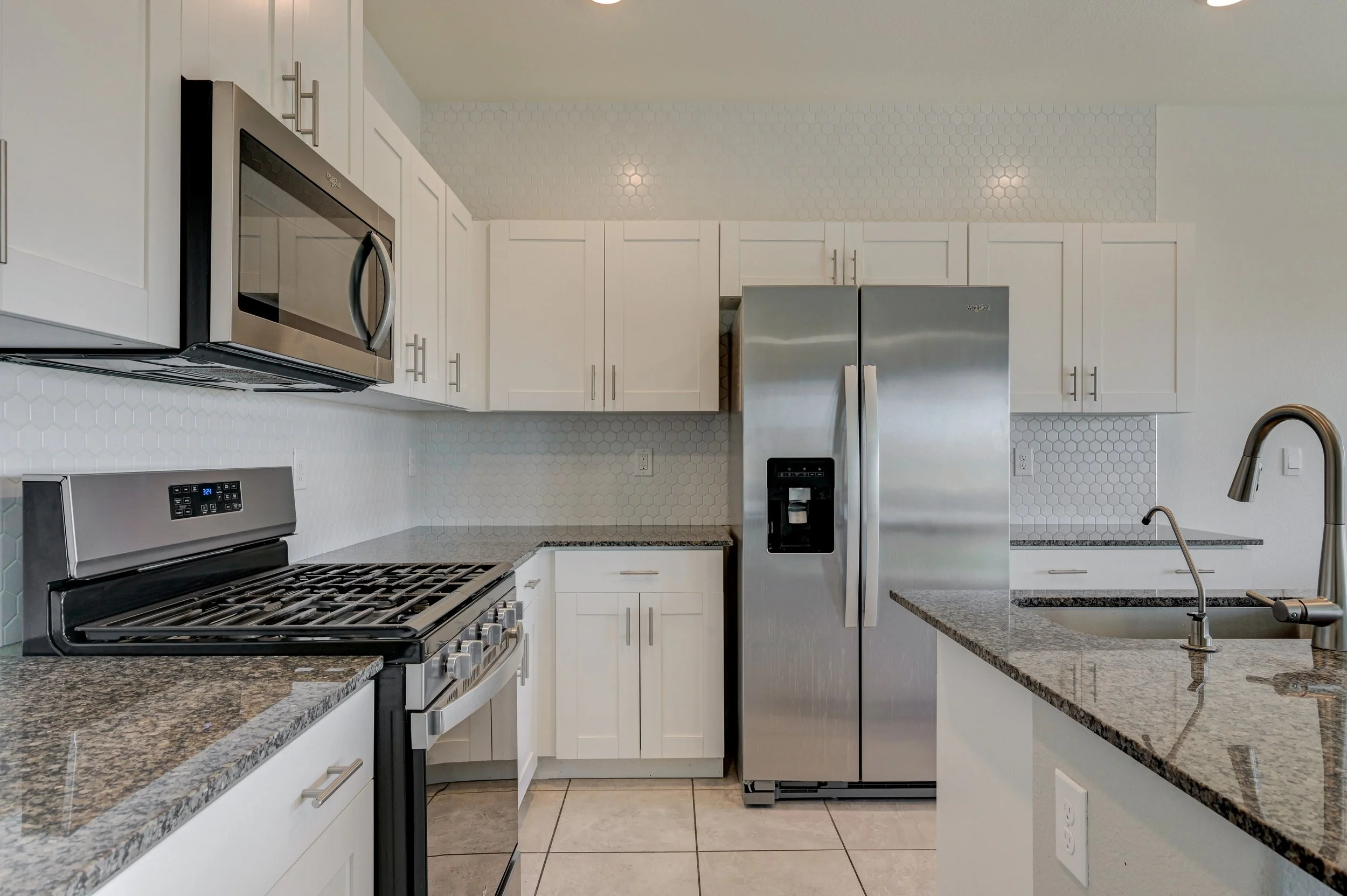 386-Larksong Ave_18.jpg