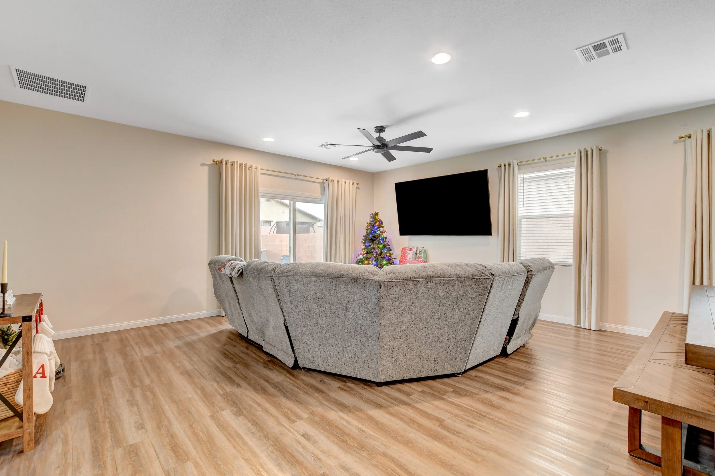 1813 Classic Novel St 030.jpg