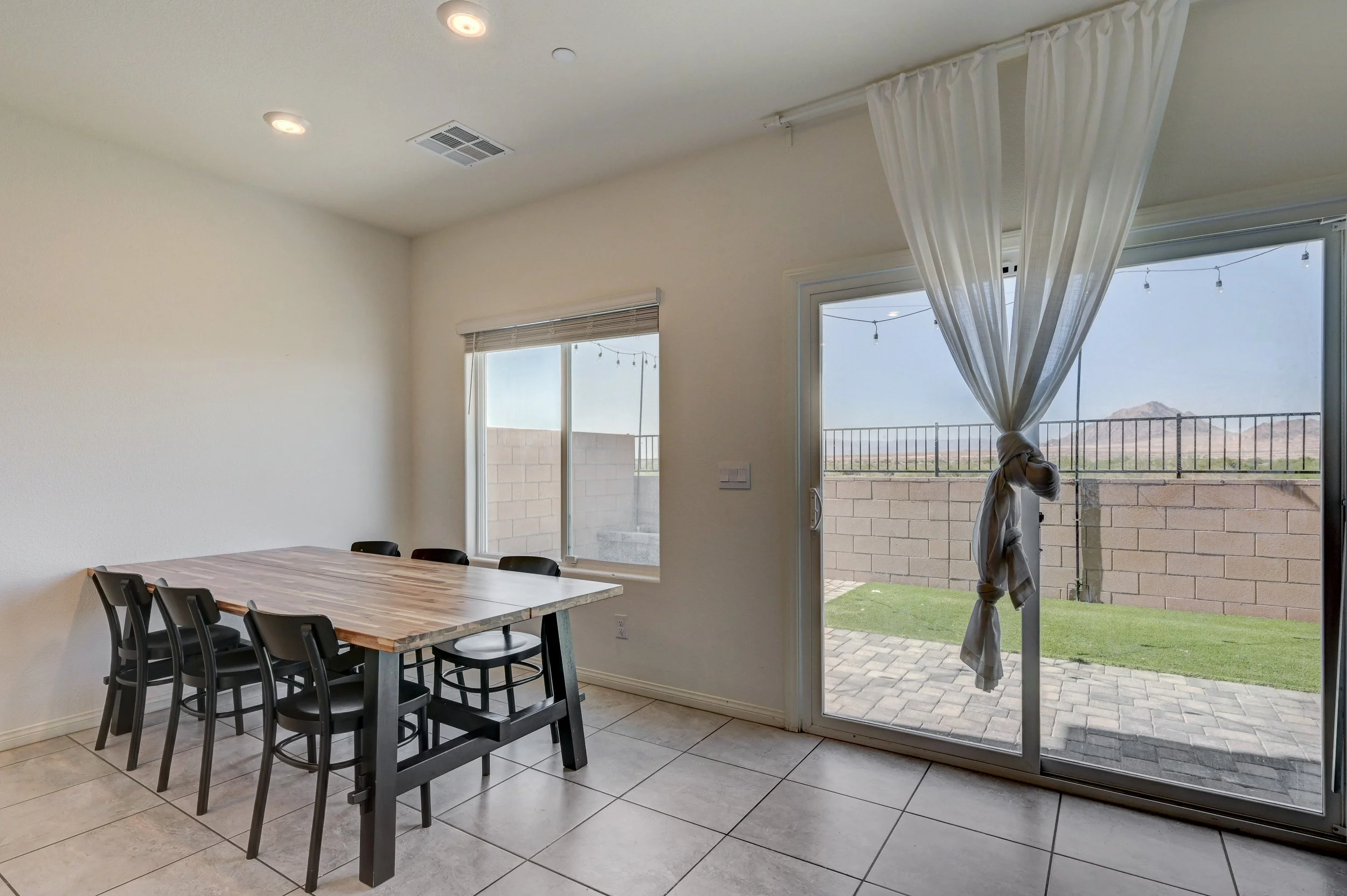 386-Larksong Ave_11.jpg